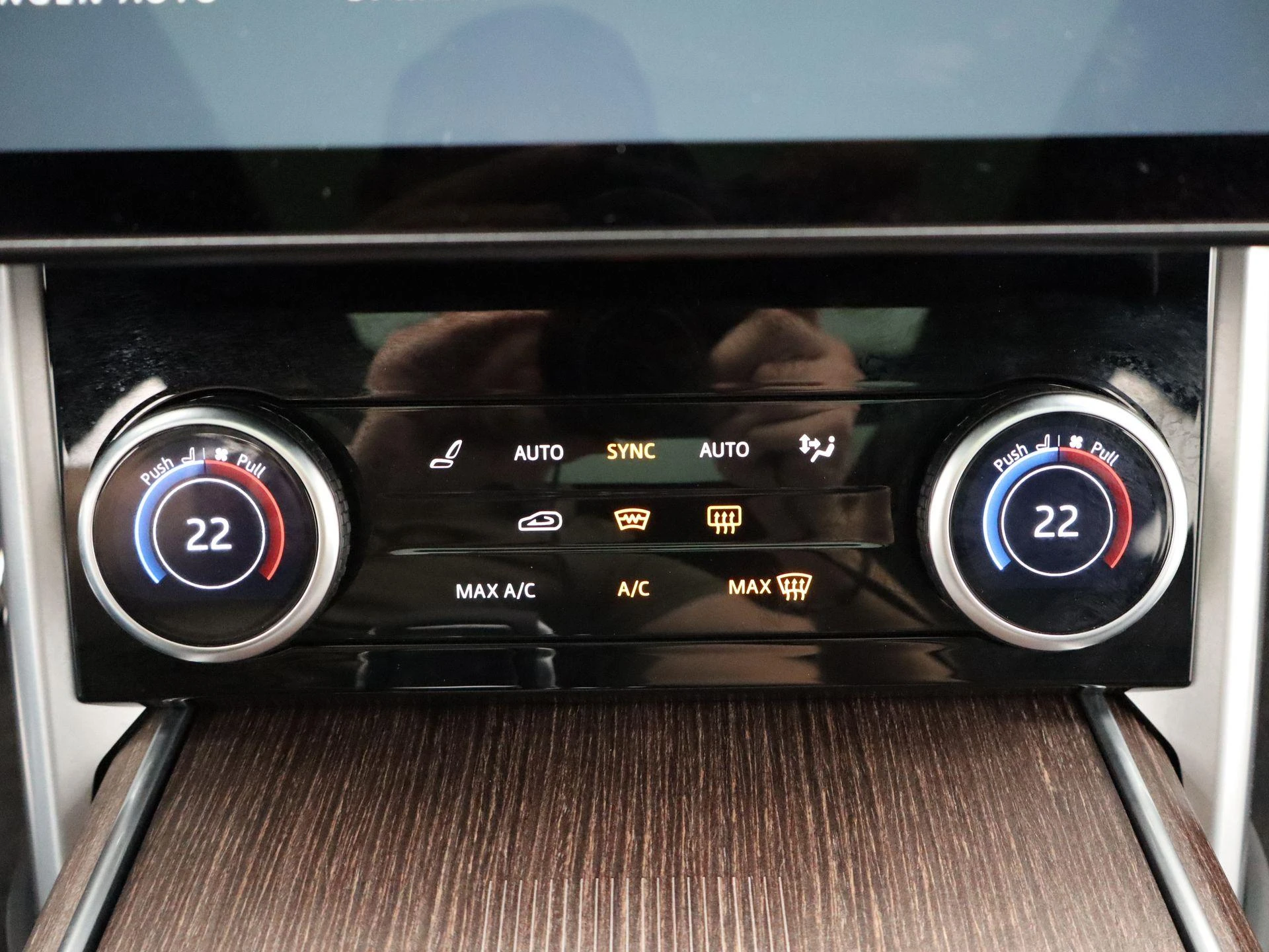 Land Rover-Range Rover-image-18
