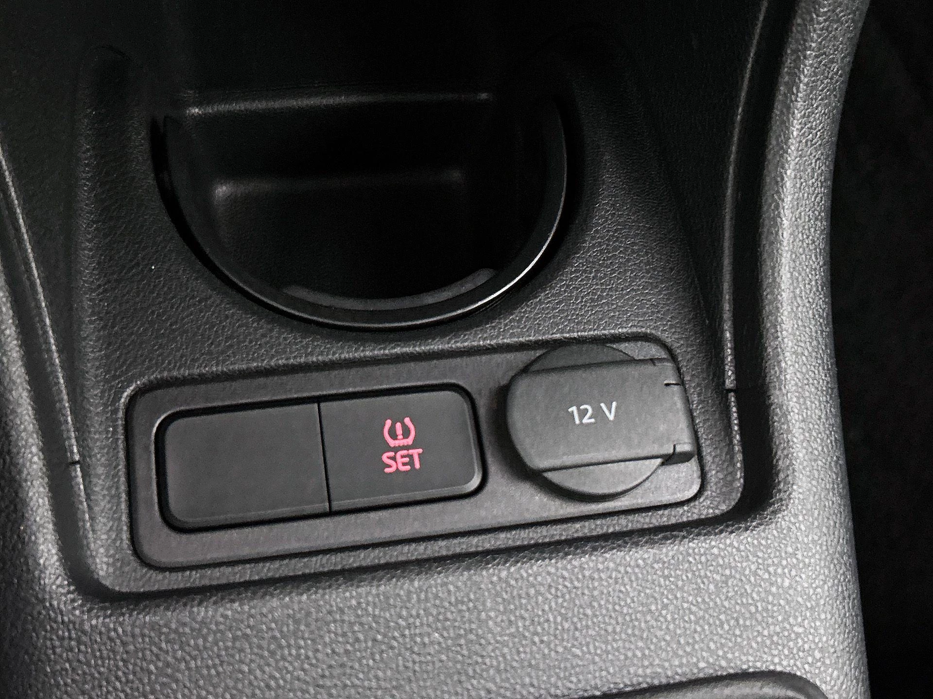 Volkswagen-up!-image-29