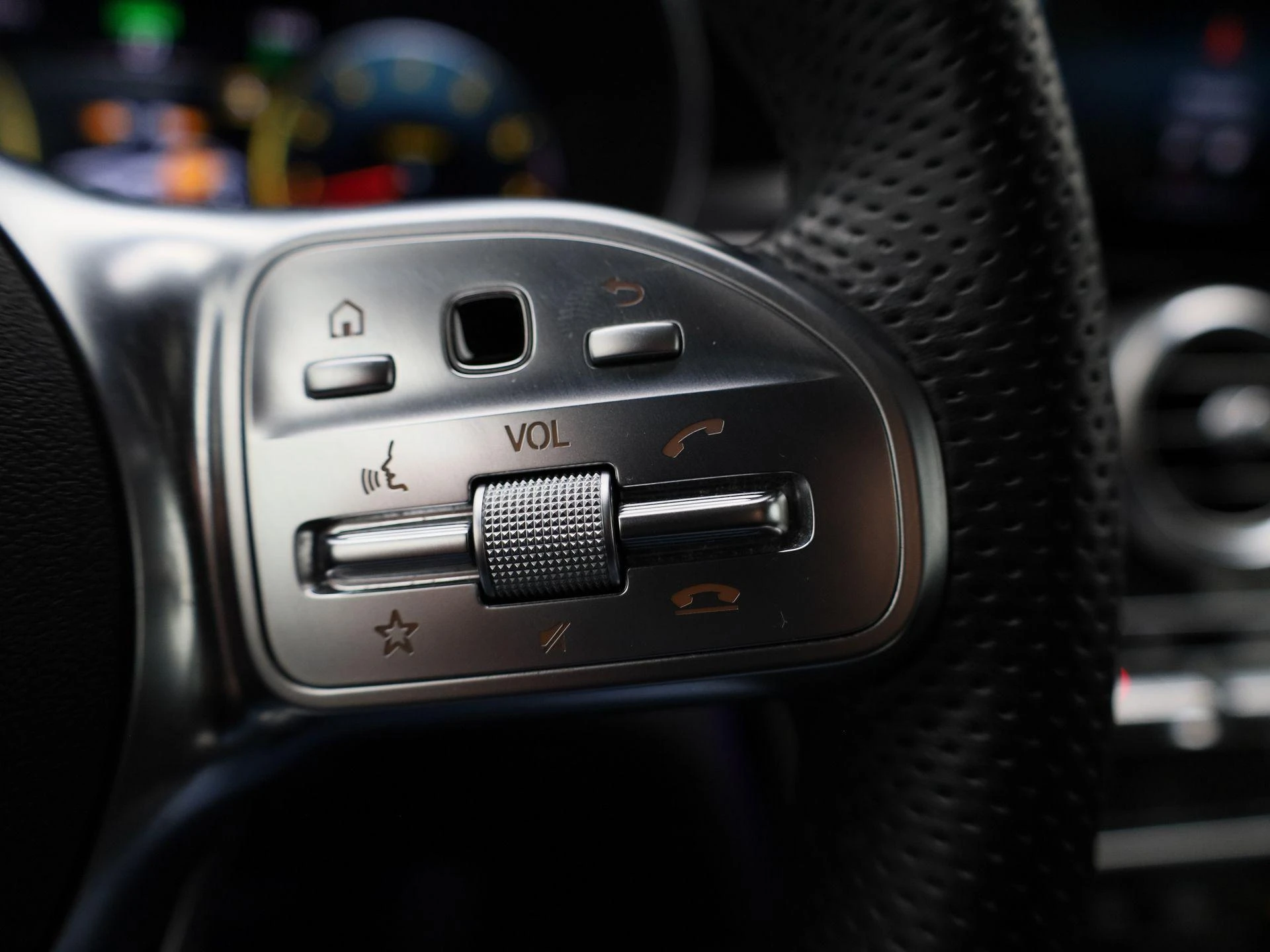 Mercedes-Benz-GLC-image-17