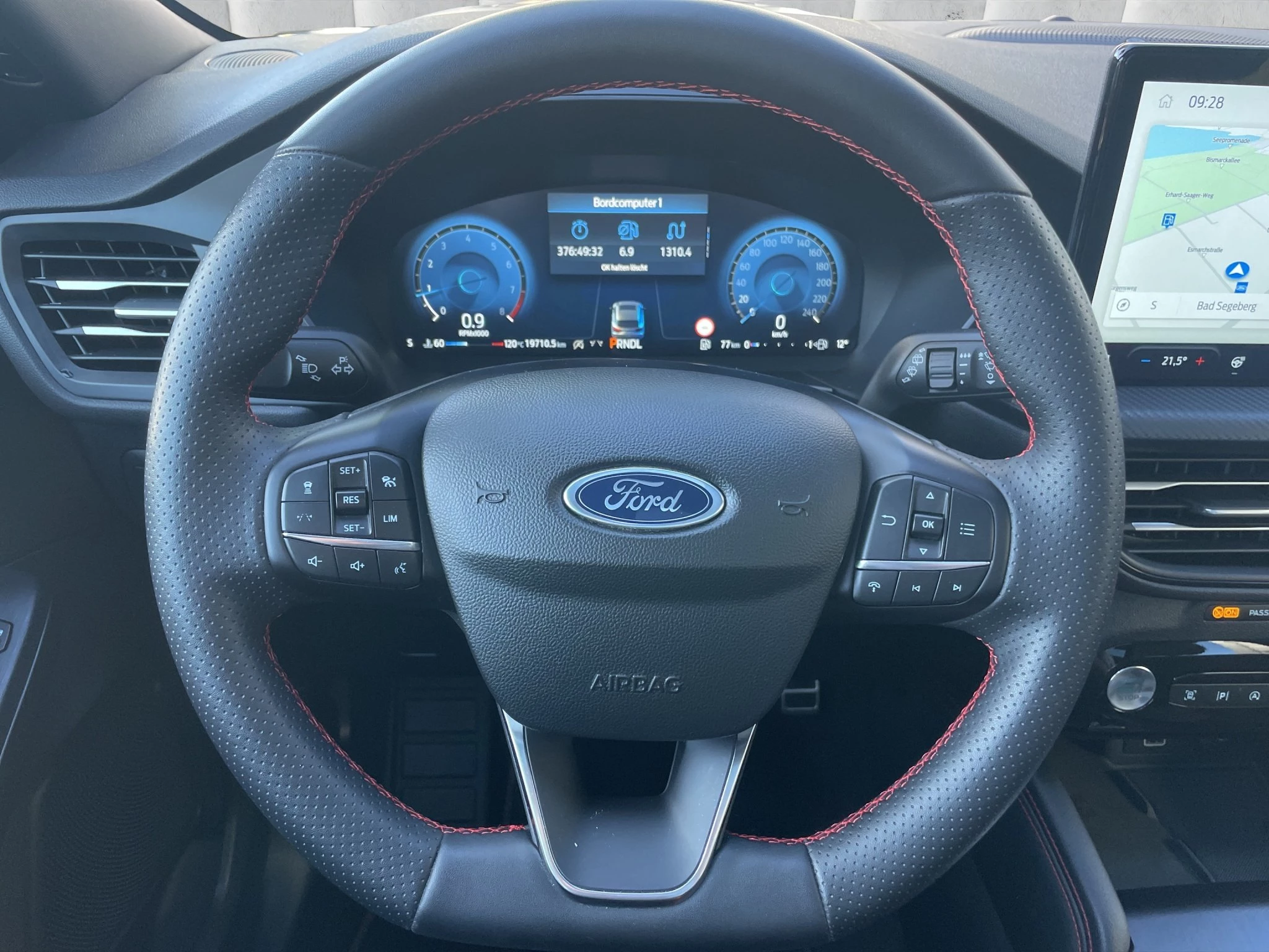 Ford Kuga ST-Line X Aut.*PANO*AHK*360GRAD*LED-MATRIX*NAVI*GRA*WINTER-PKT.