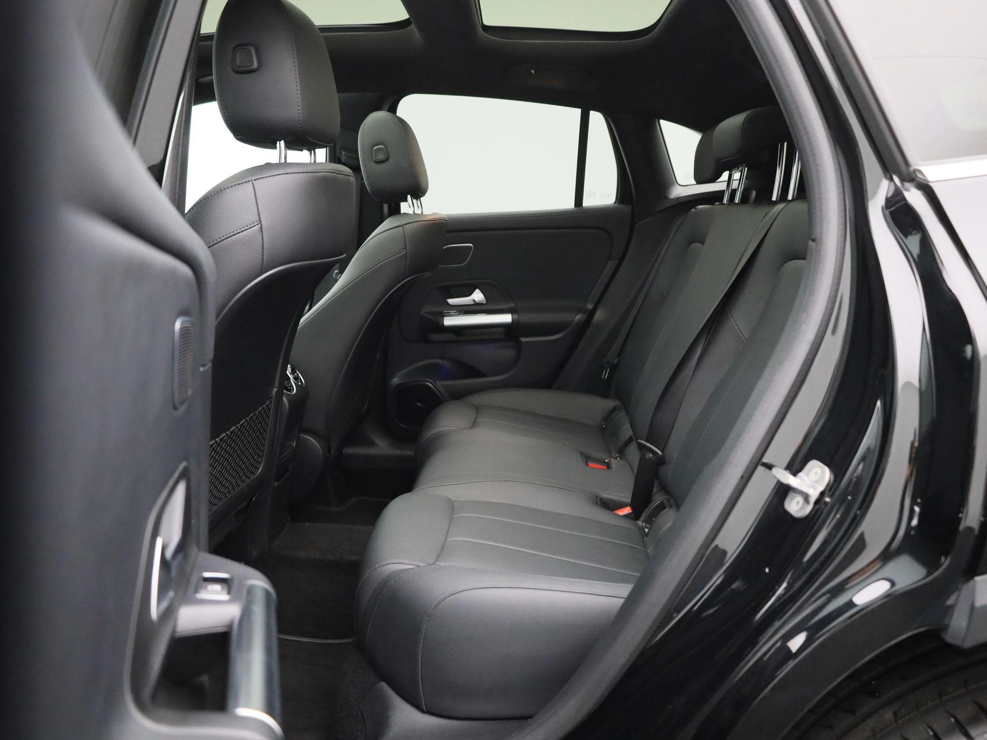 Mercedes-Benz-GLA-image-11