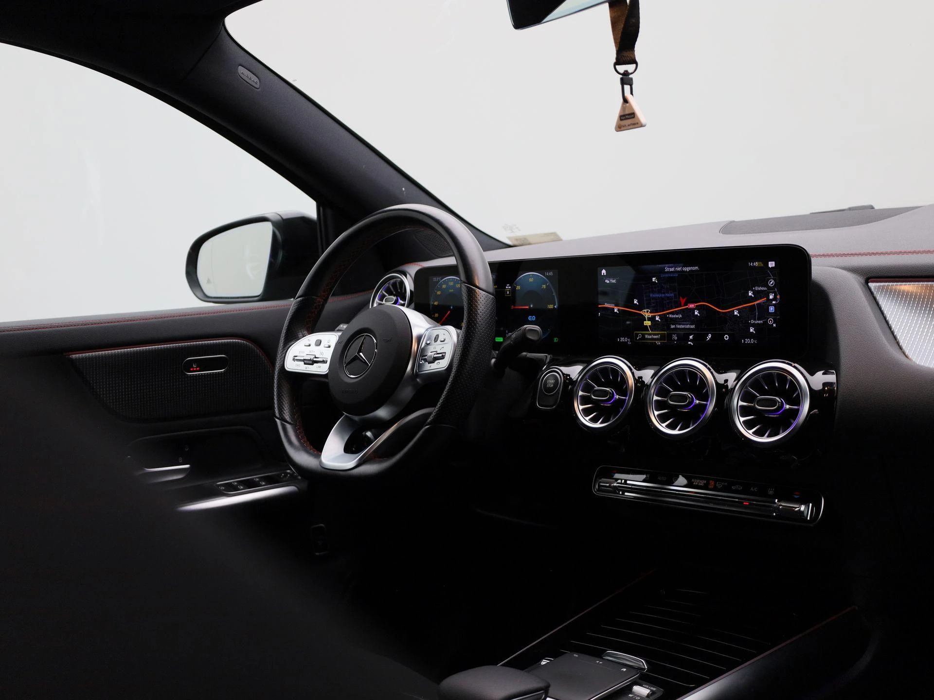 Mercedes-Benz-EQA-image-38