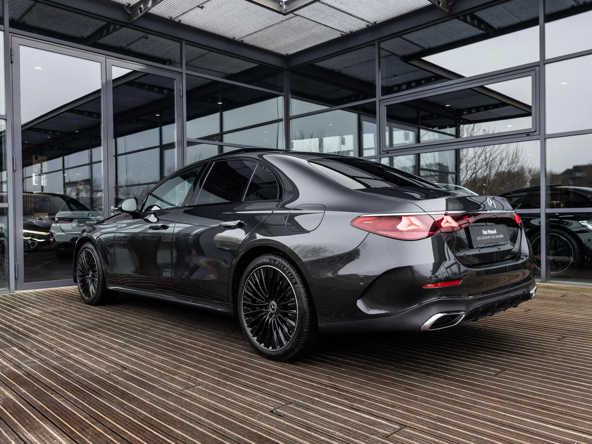 Mercedes-Benz-E-Klasse-image-2