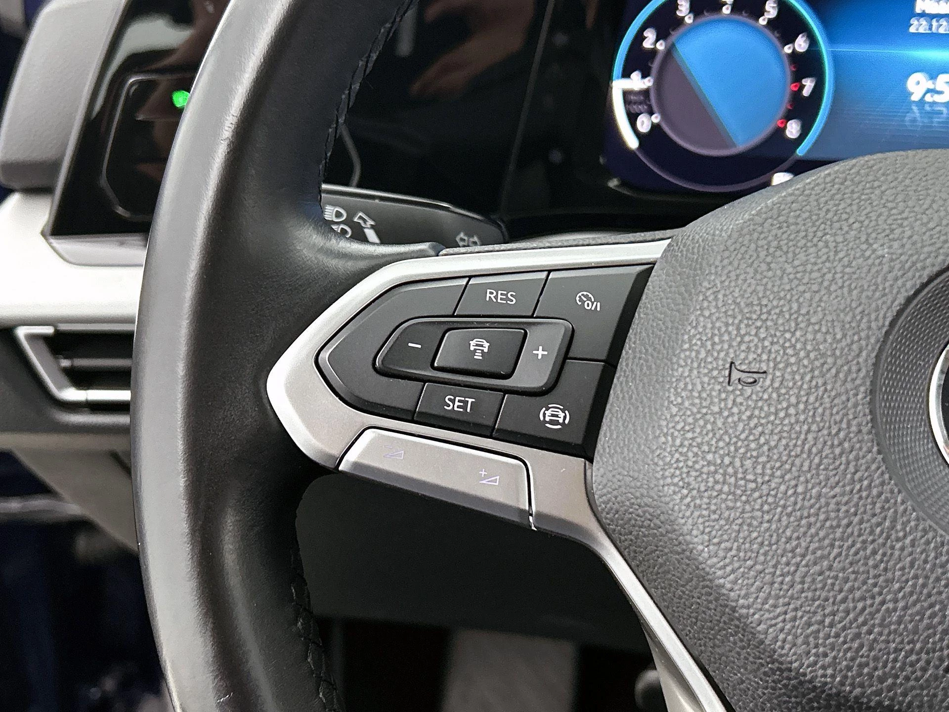 Volkswagen-Golf-image-5