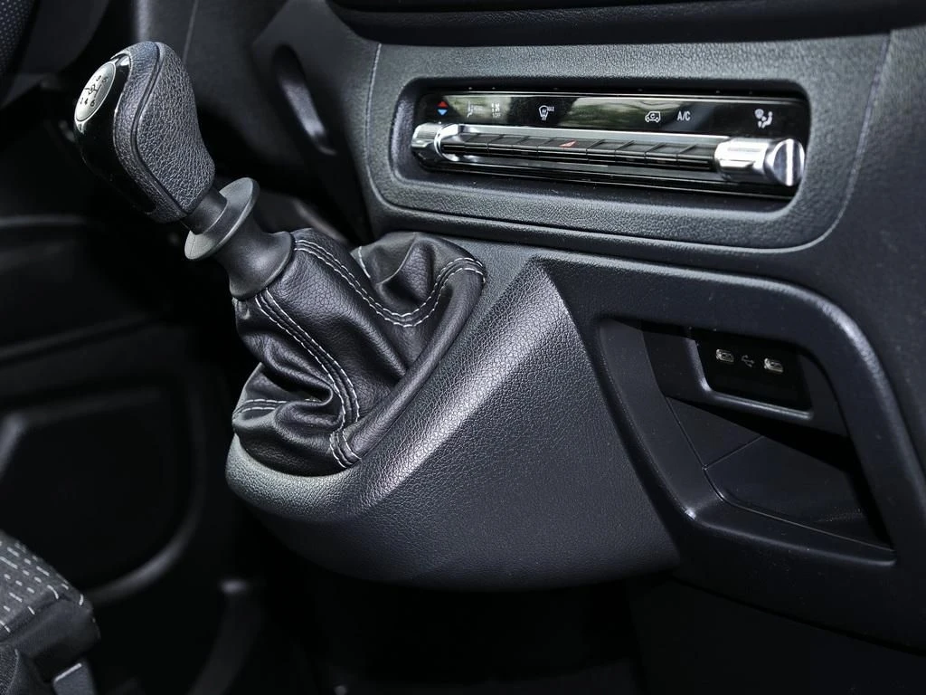Mercedes-Benz-Vito 116-image-11