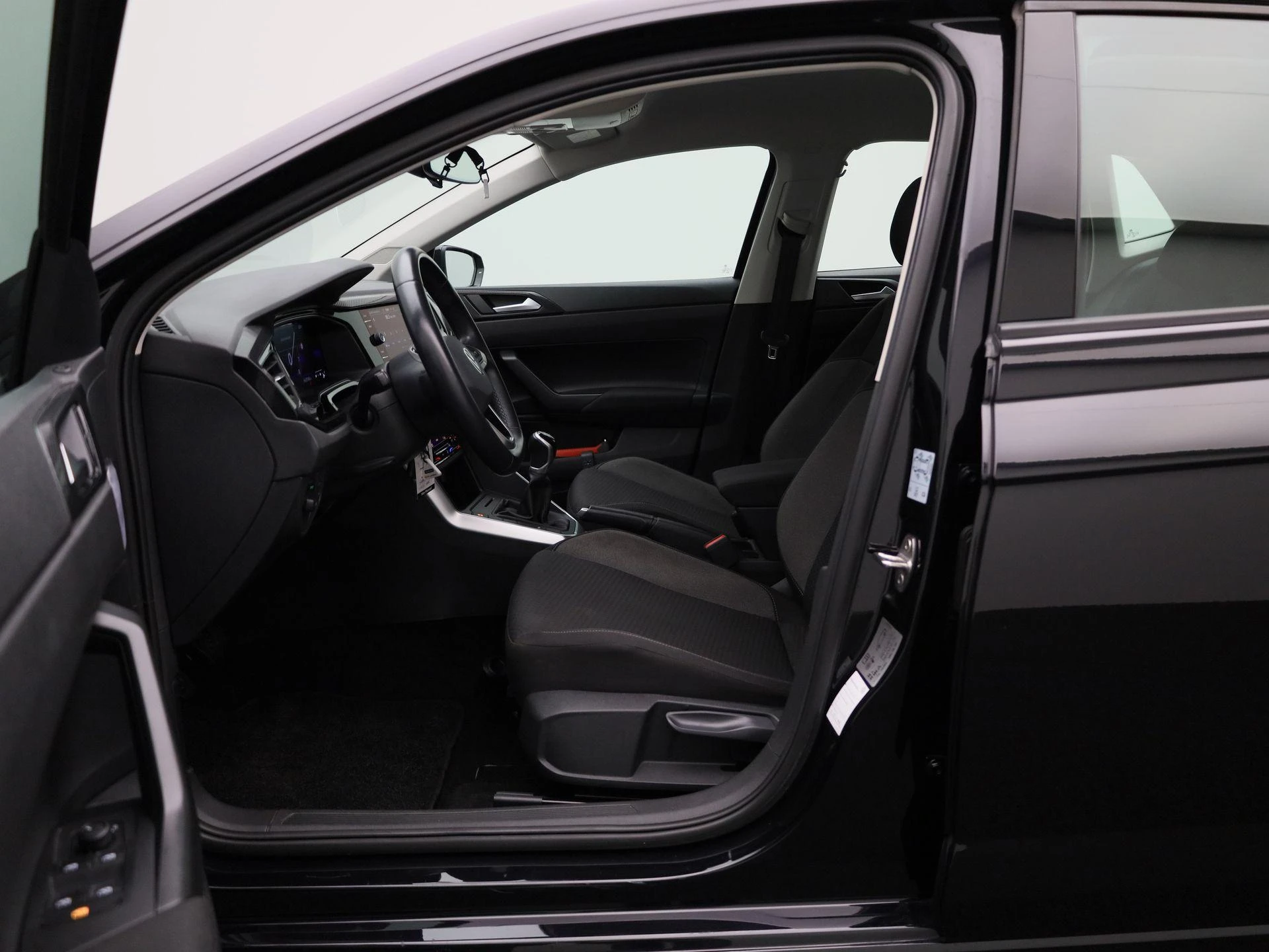 Volkswagen-Polo-image-8