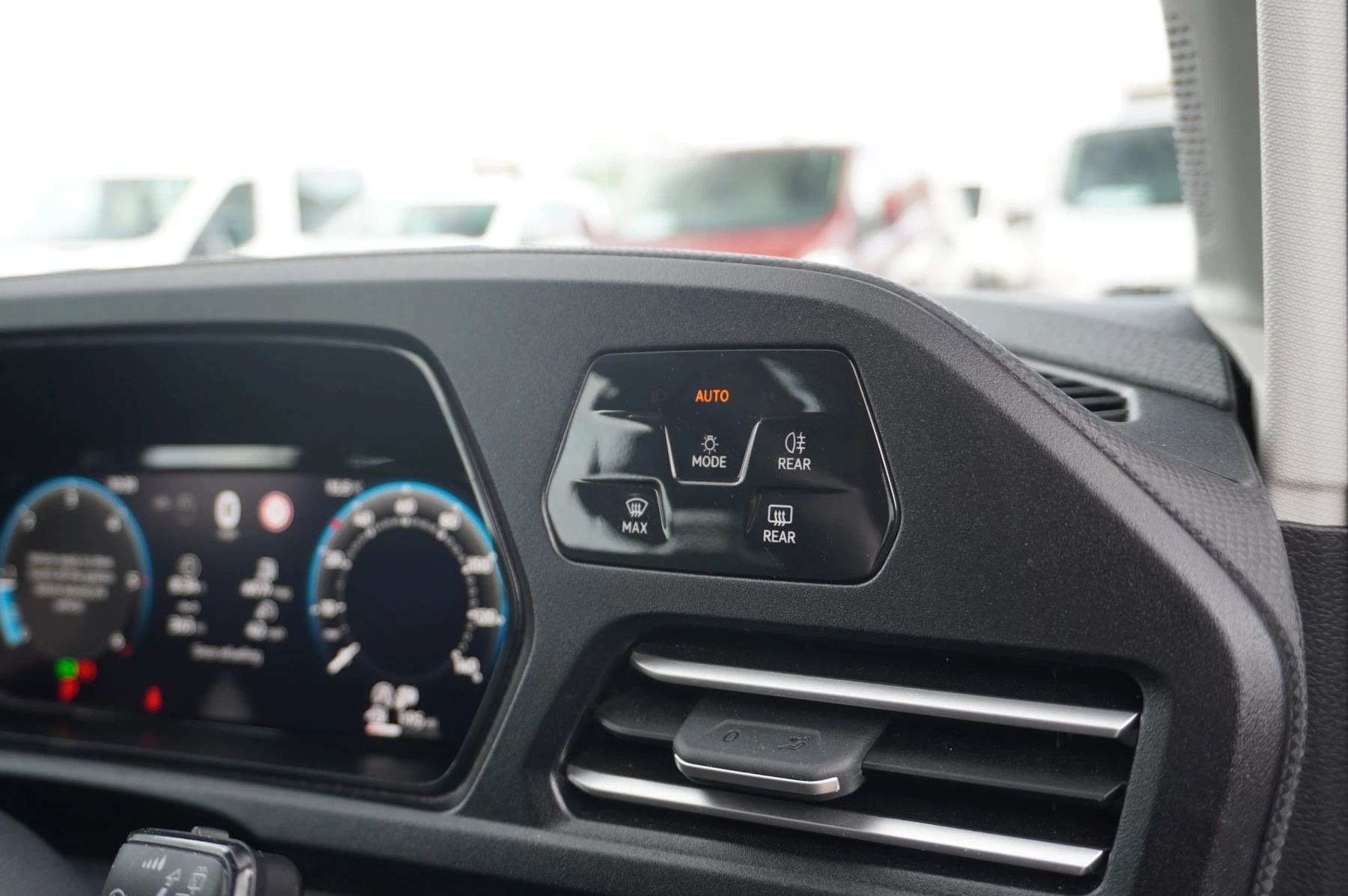 Volkswagen-Caddy-image-26