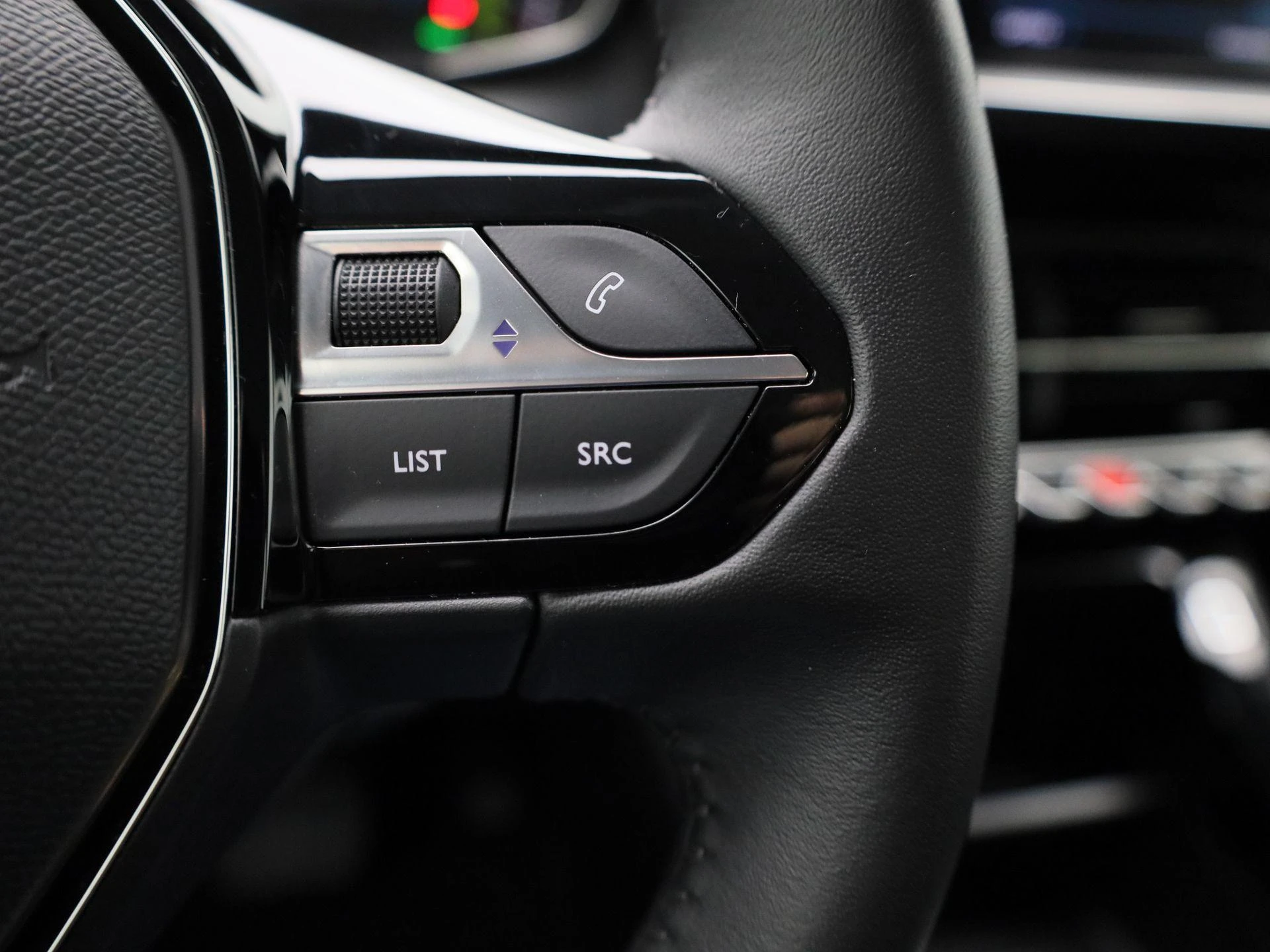 Peugeot-e-208-image-18