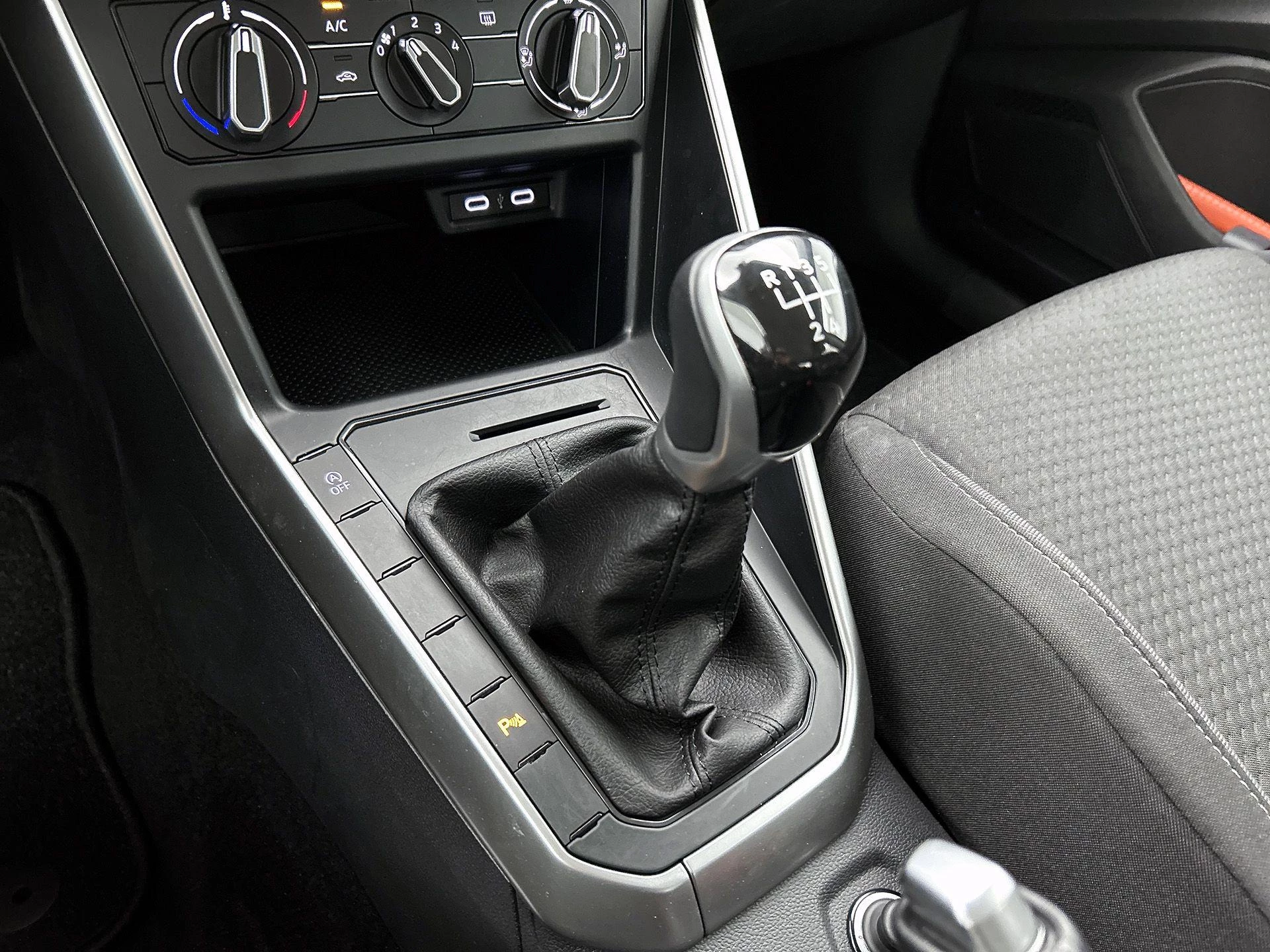 Volkswagen-Polo-image-26