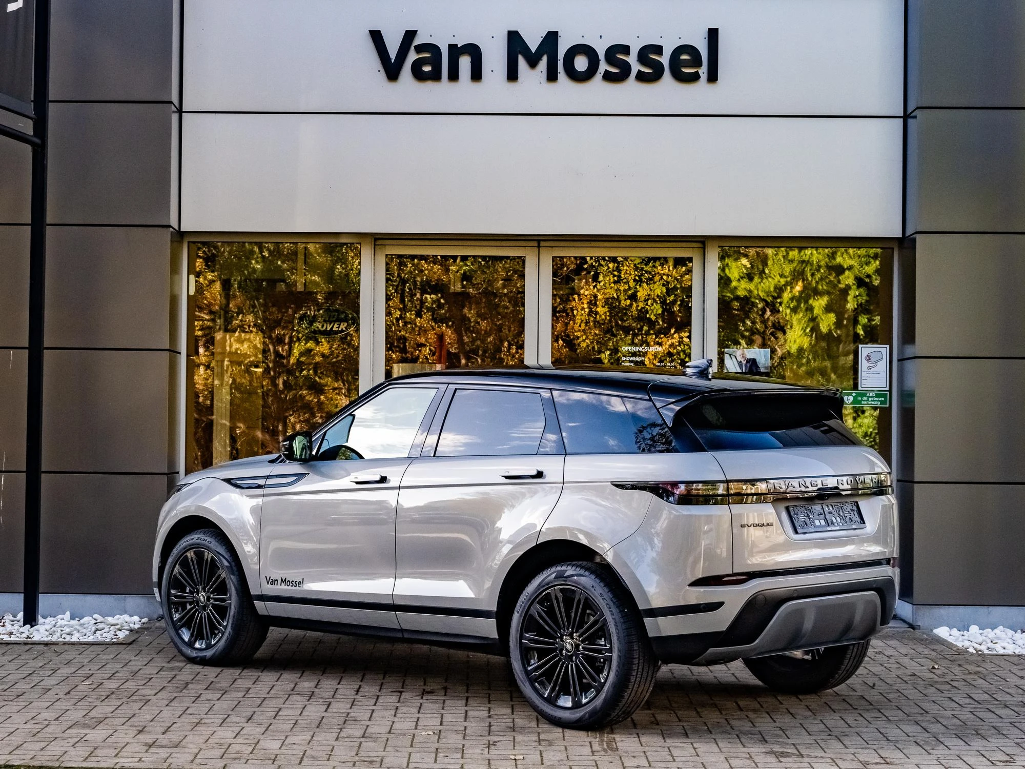 Land Rover-Range Rover Evoque-image-4