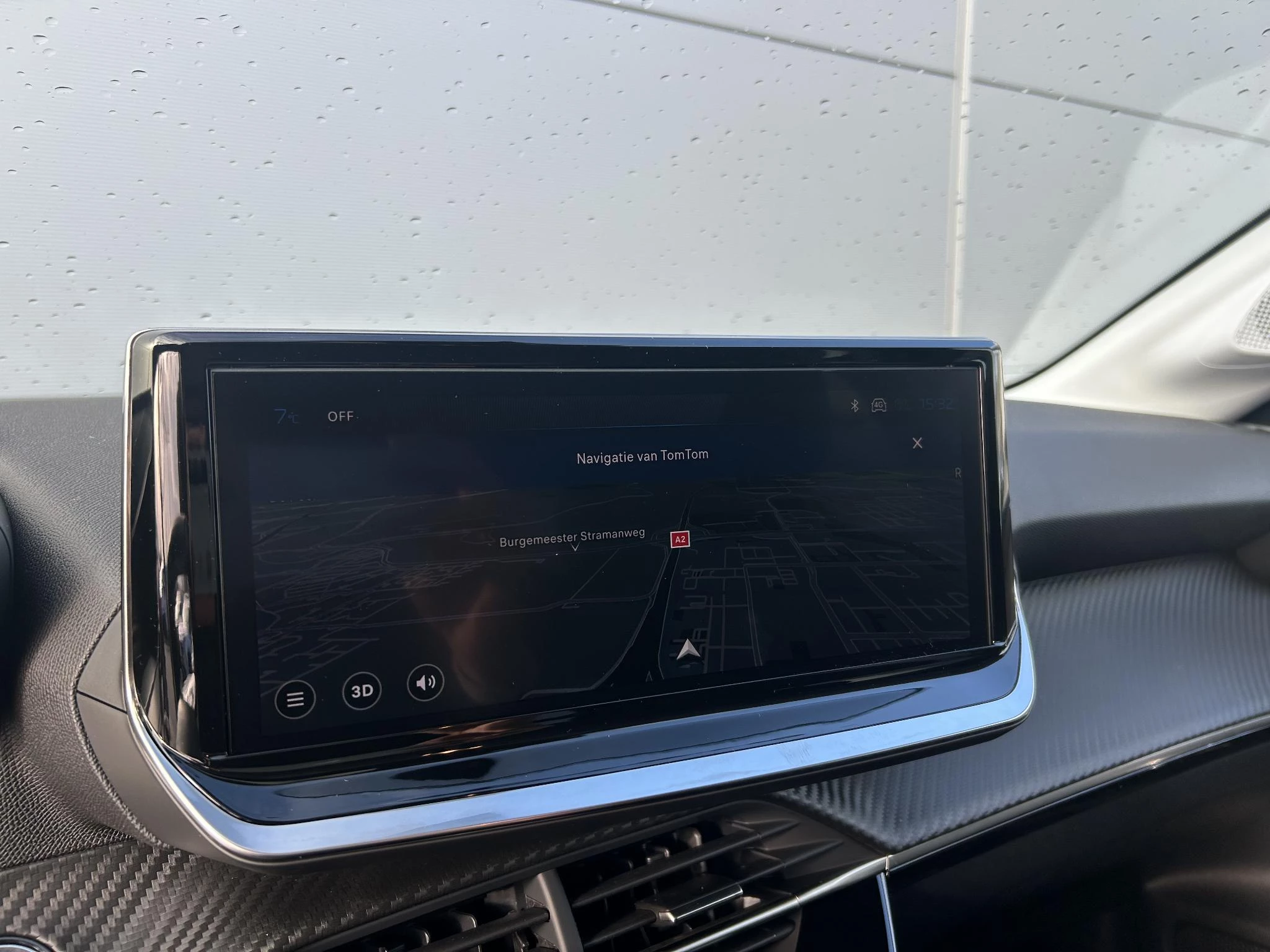 Peugeot-e-208-image-14