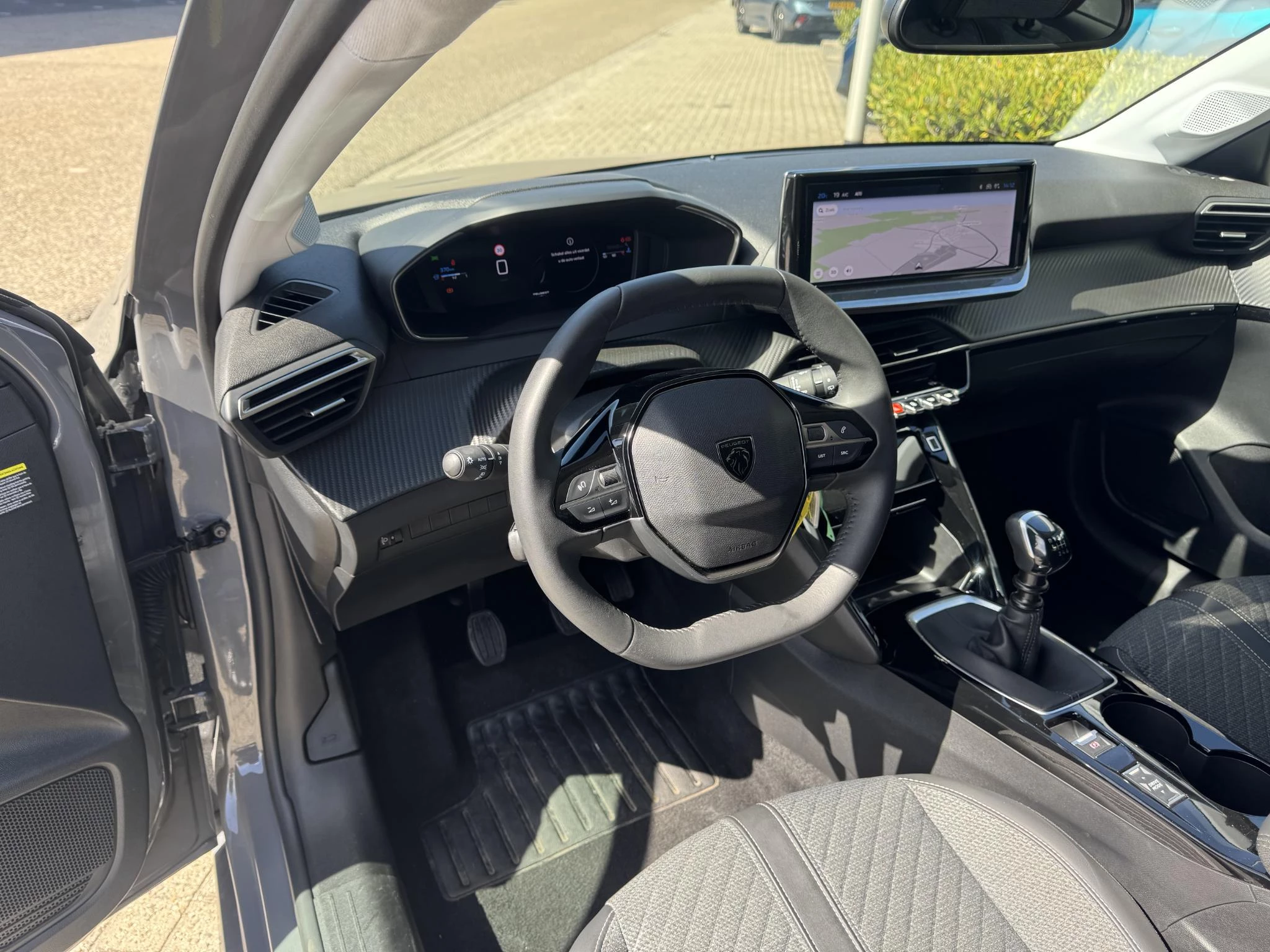 Peugeot-208-image-17