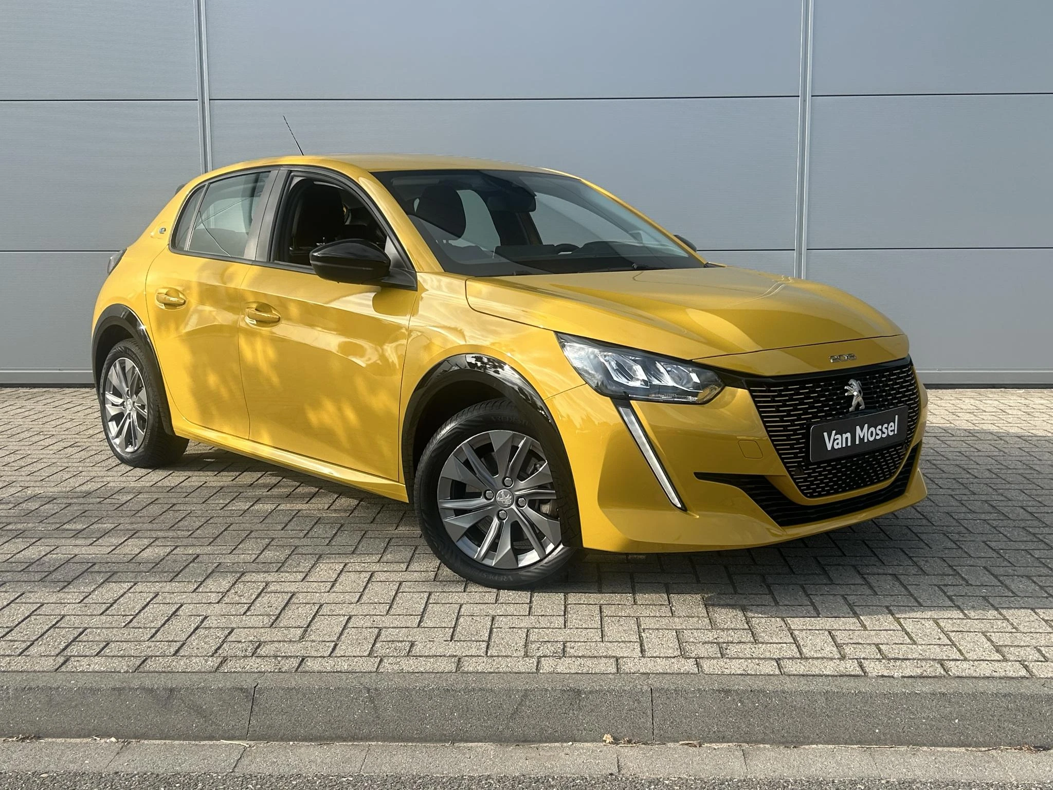 Peugeot-e-208-image-7