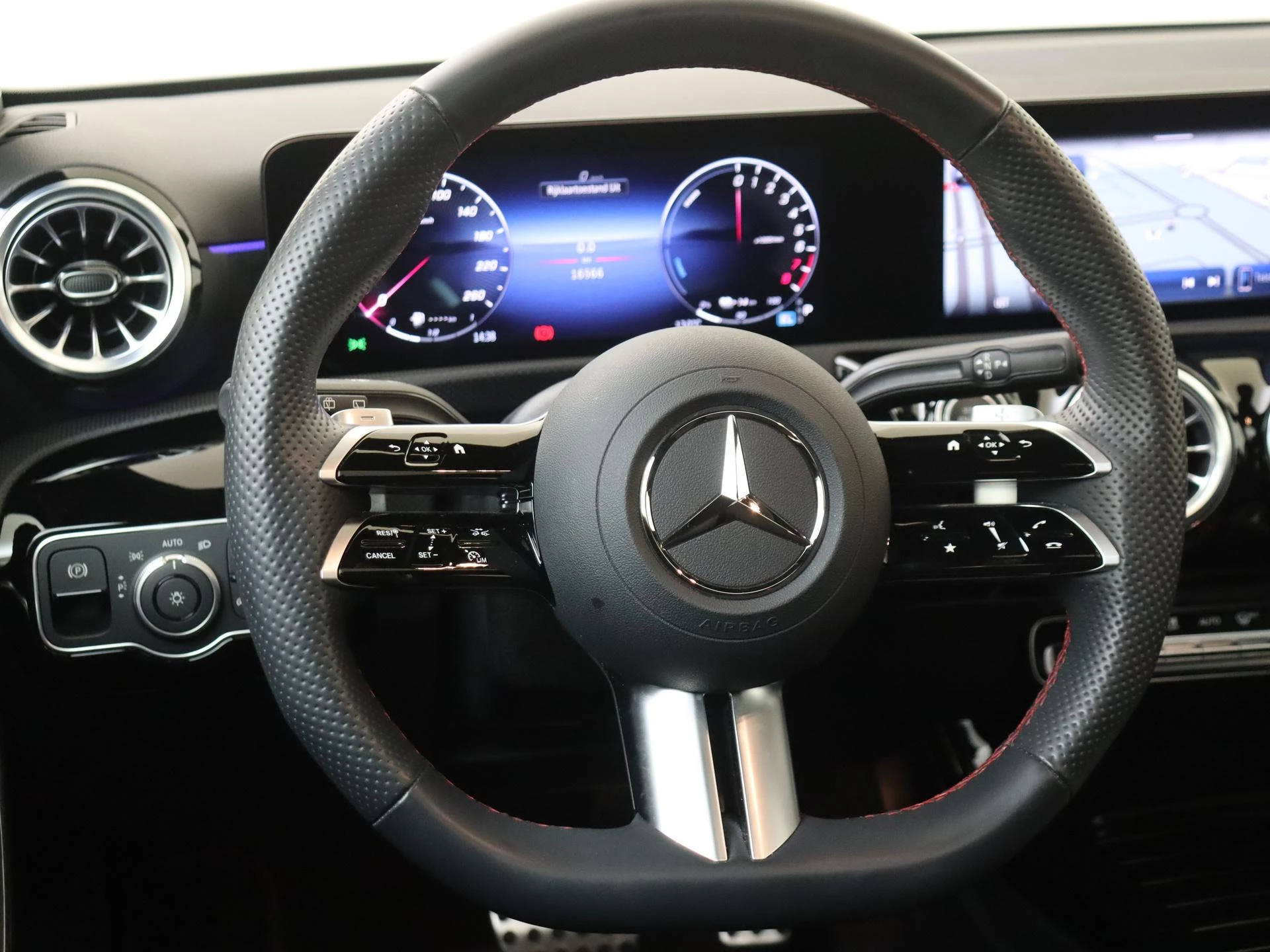 Mercedes-Benz-A-Klasse-image-16