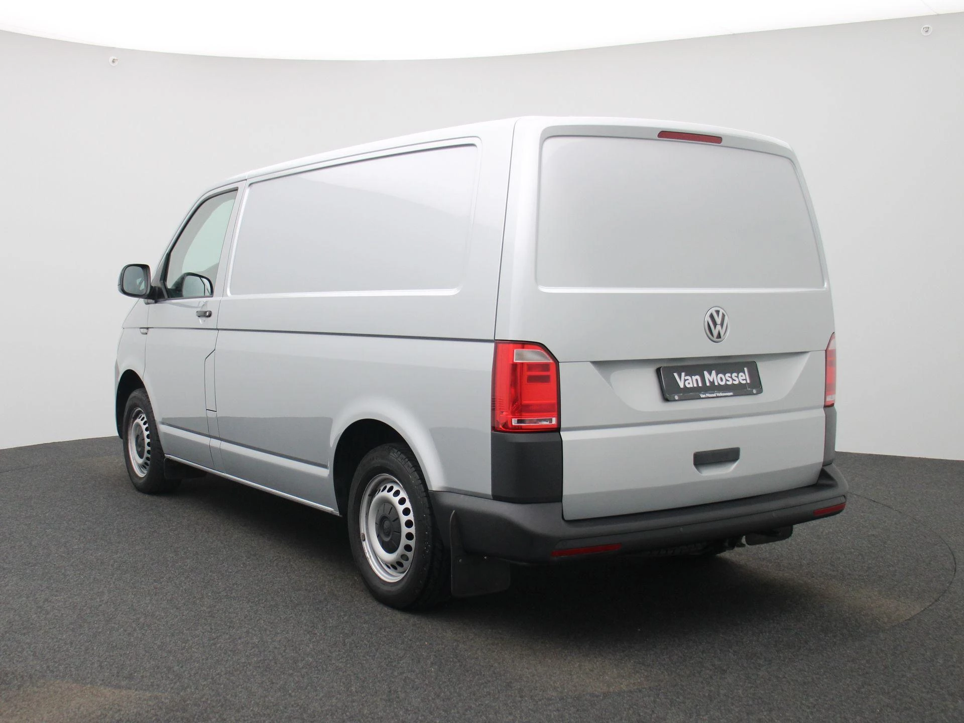 Volkswagen-Transporter-image-1