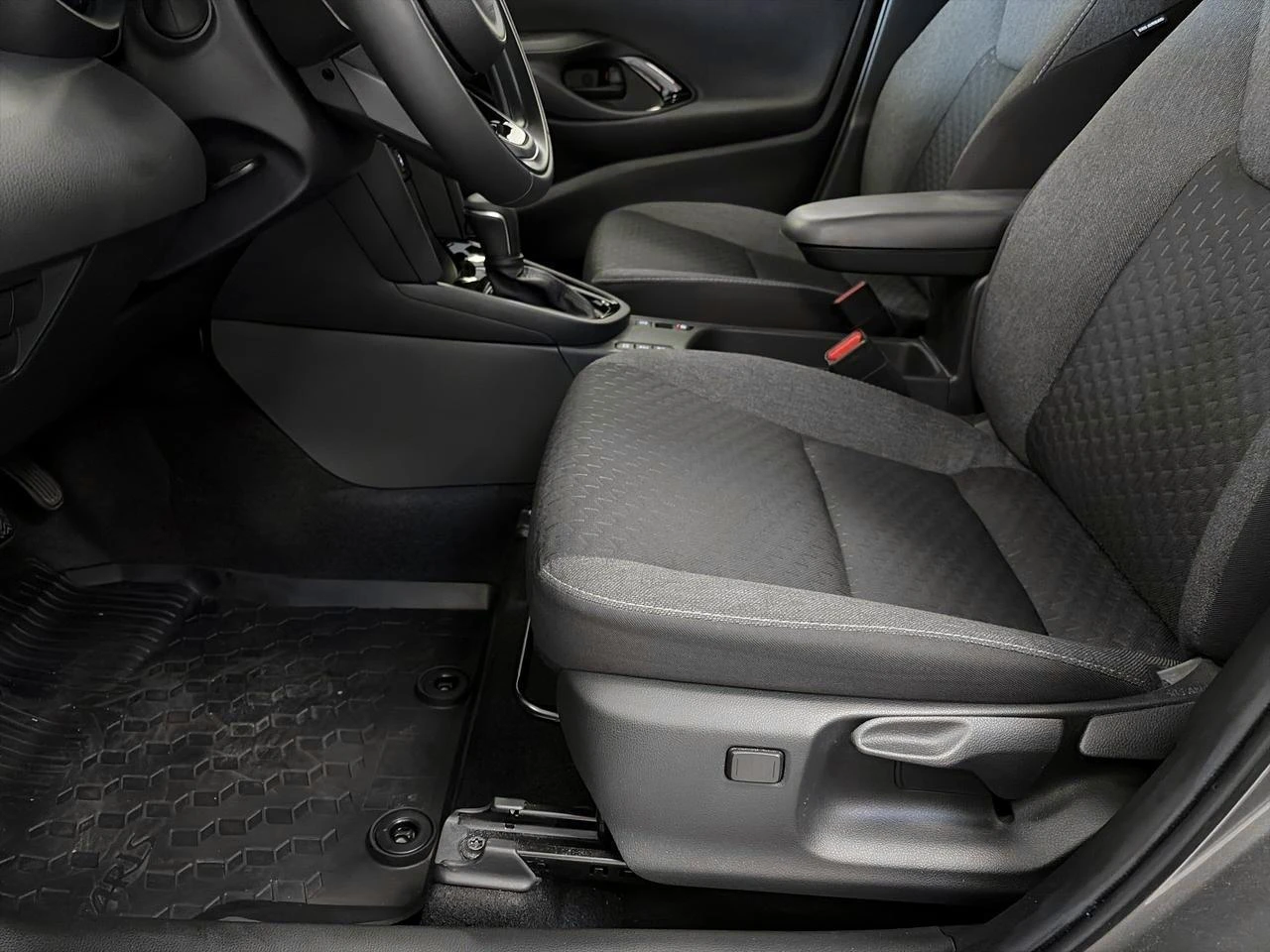 Toyota-Yaris Cross-image-18