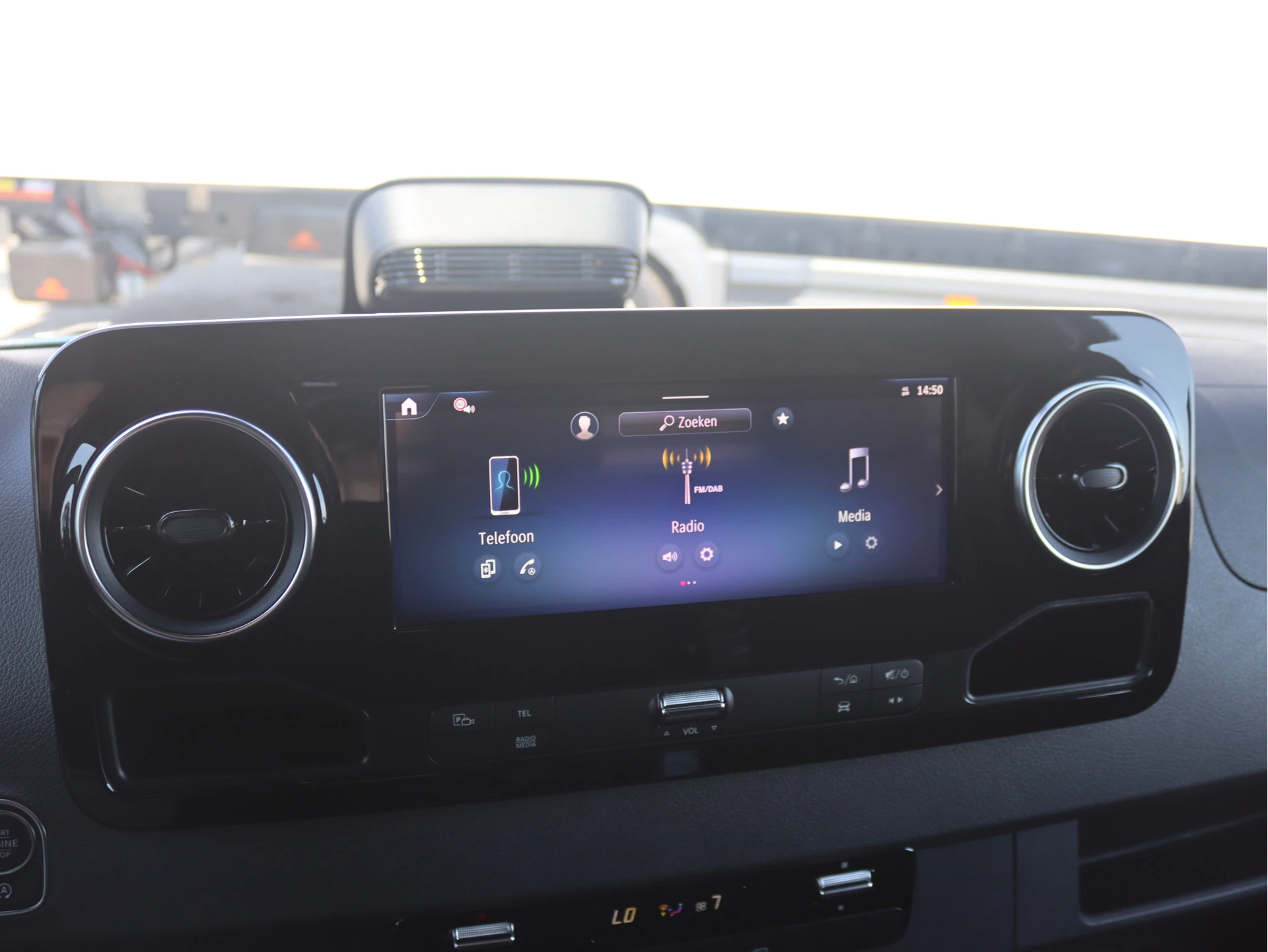 Mercedes-Benz-Sprinter-image-8