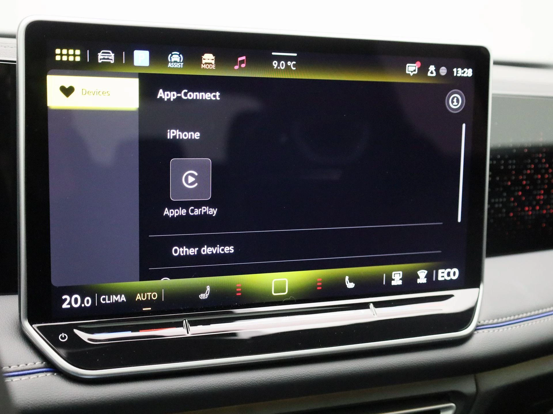 Volkswagen-Tiguan-image-25