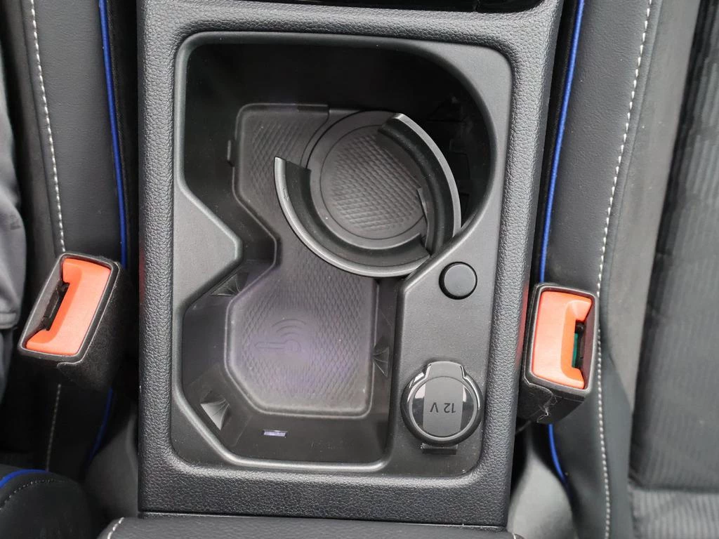 Volkswagen-Golf-image-25