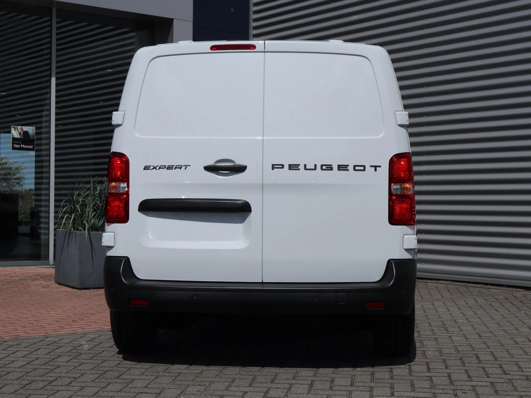 Peugeot-e-Expert-image-16