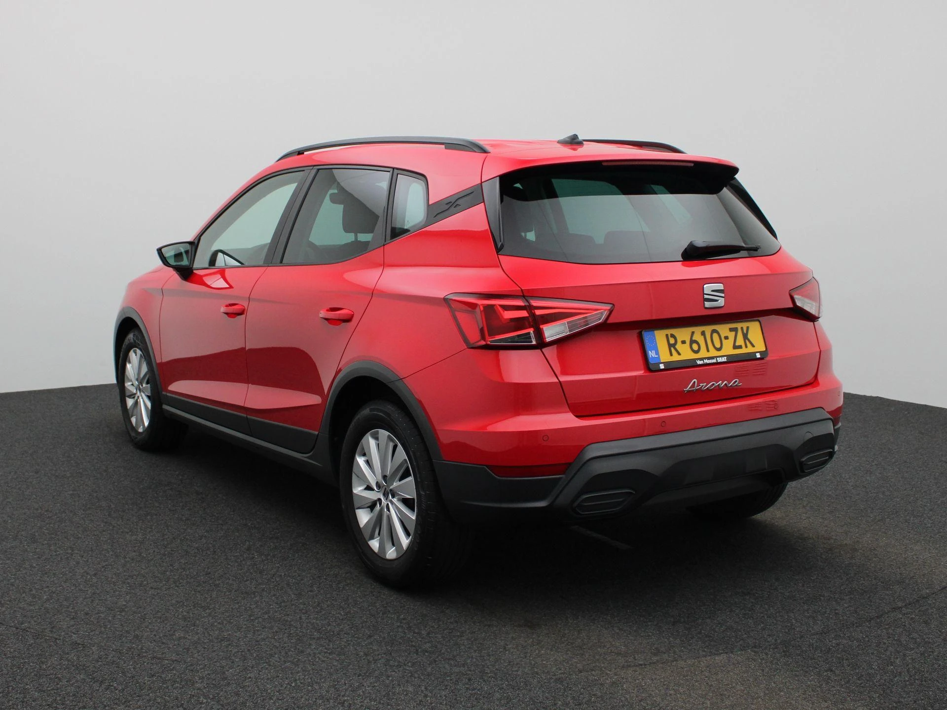 SEAT-Arona-image-1
