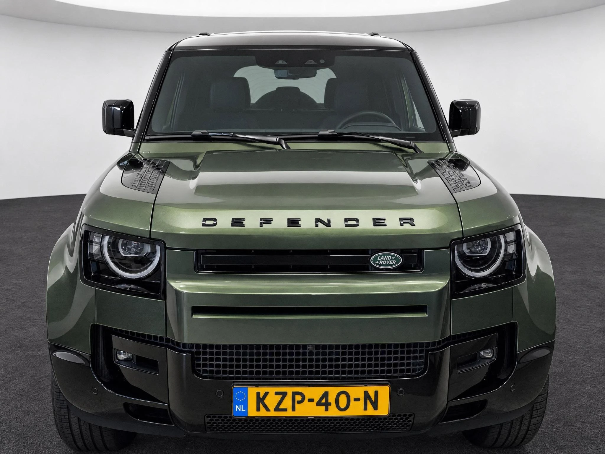 Land Rover-Defender-image-1
