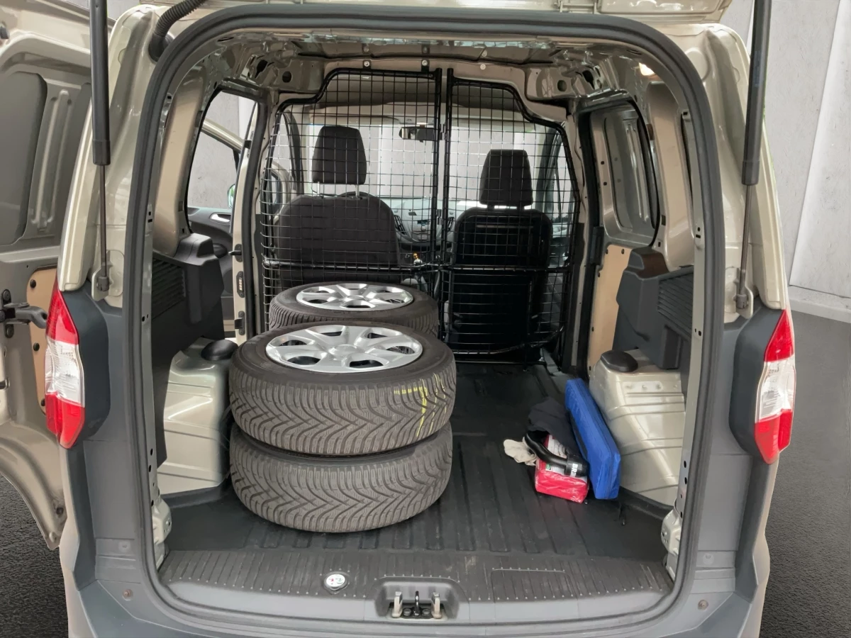 Ford-Transit Courier-image-9