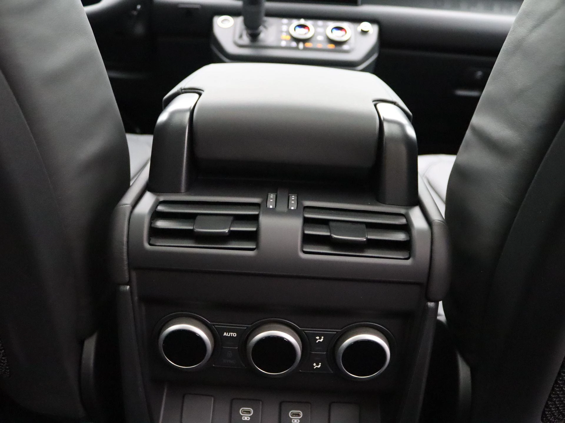 Land Rover-Defender-image-35