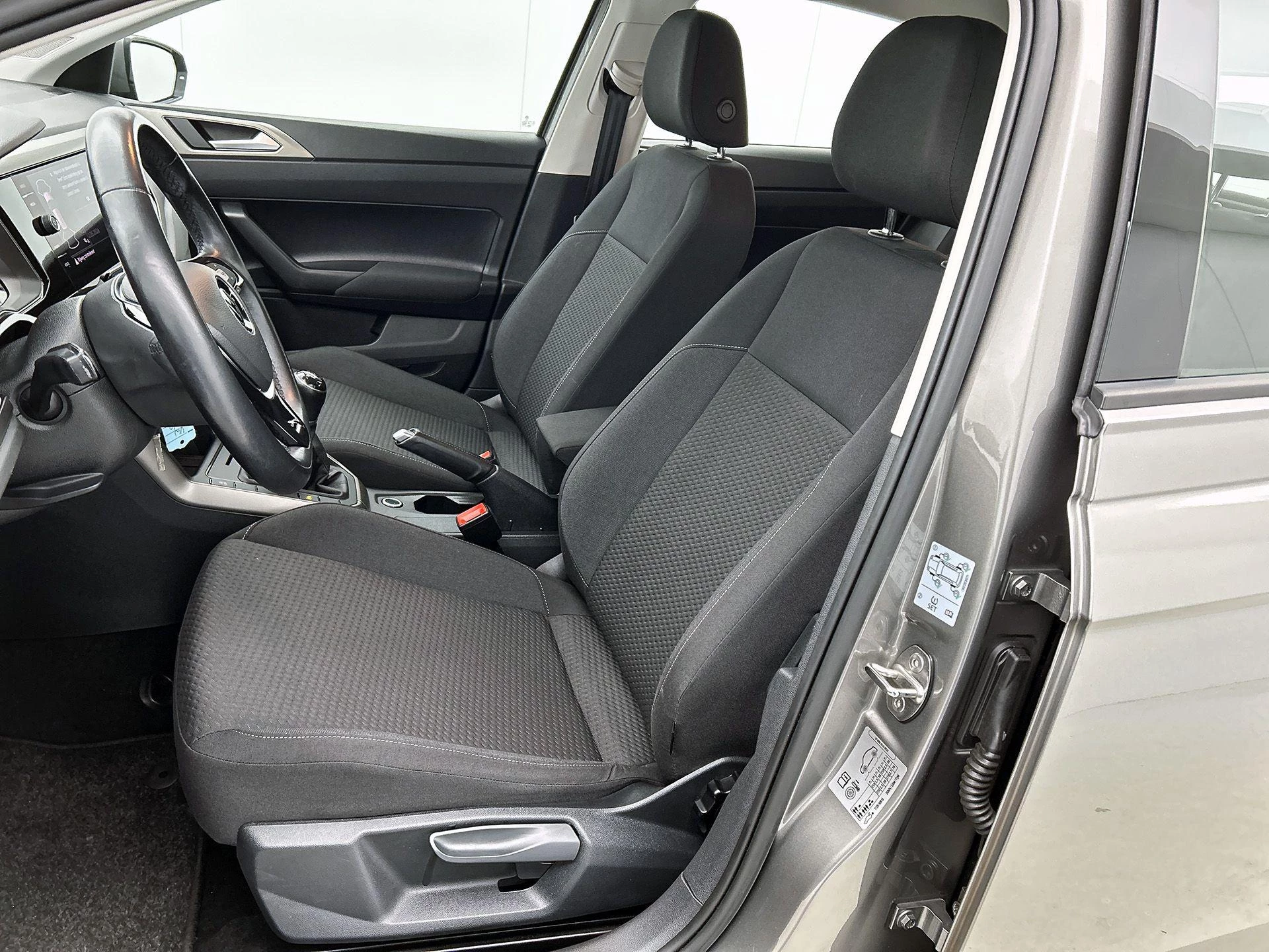 Volkswagen-Polo-image-37