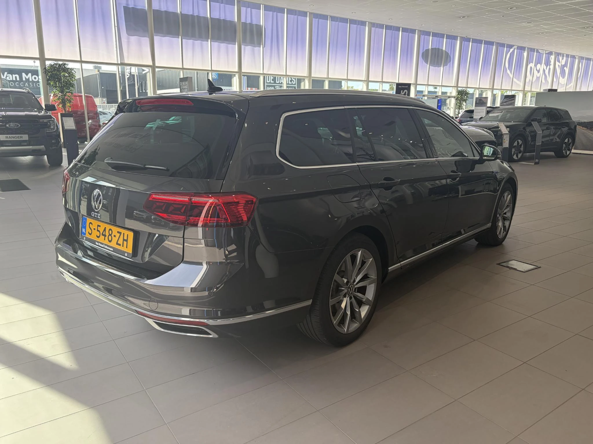 Volkswagen-Passat-image-4