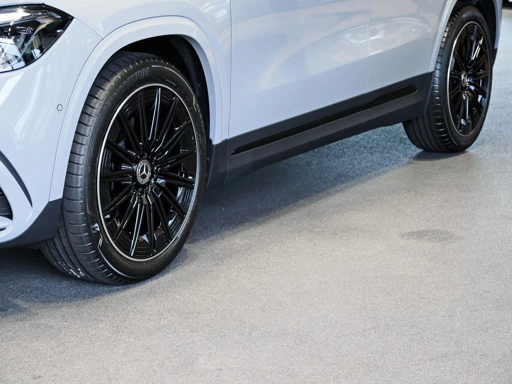 Mercedes-Benz-GLA 200 d-image-2