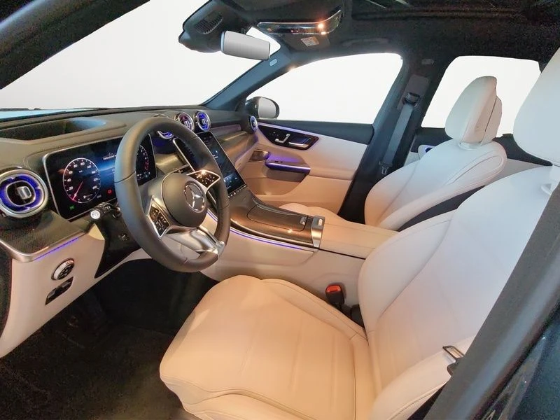 Mercedes-Benz-GLC 300 de-image-17