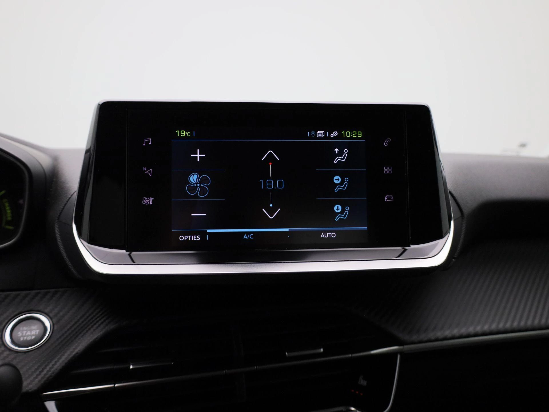 Peugeot-e-208-image-29