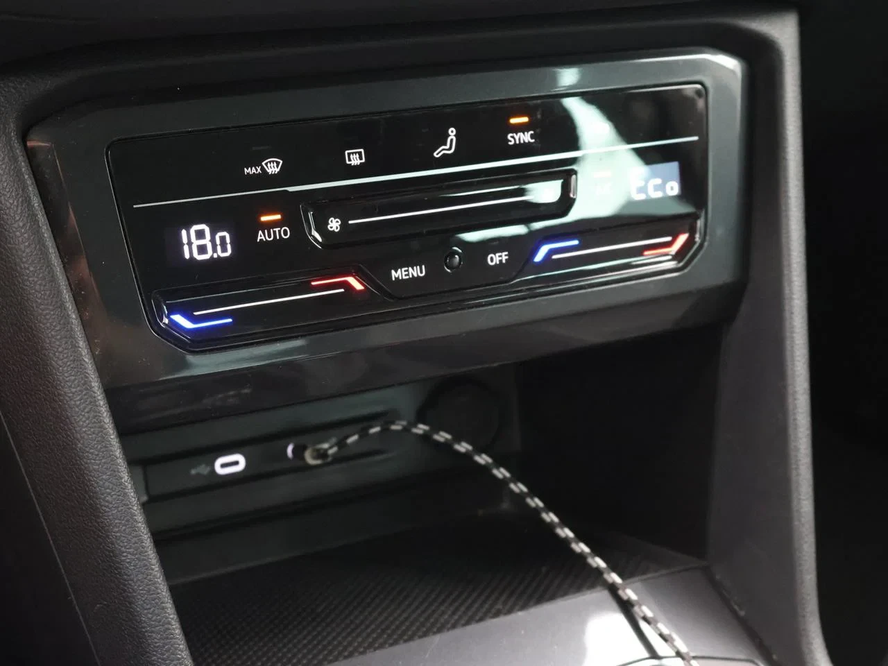 Volkswagen-Tiguan-image-14