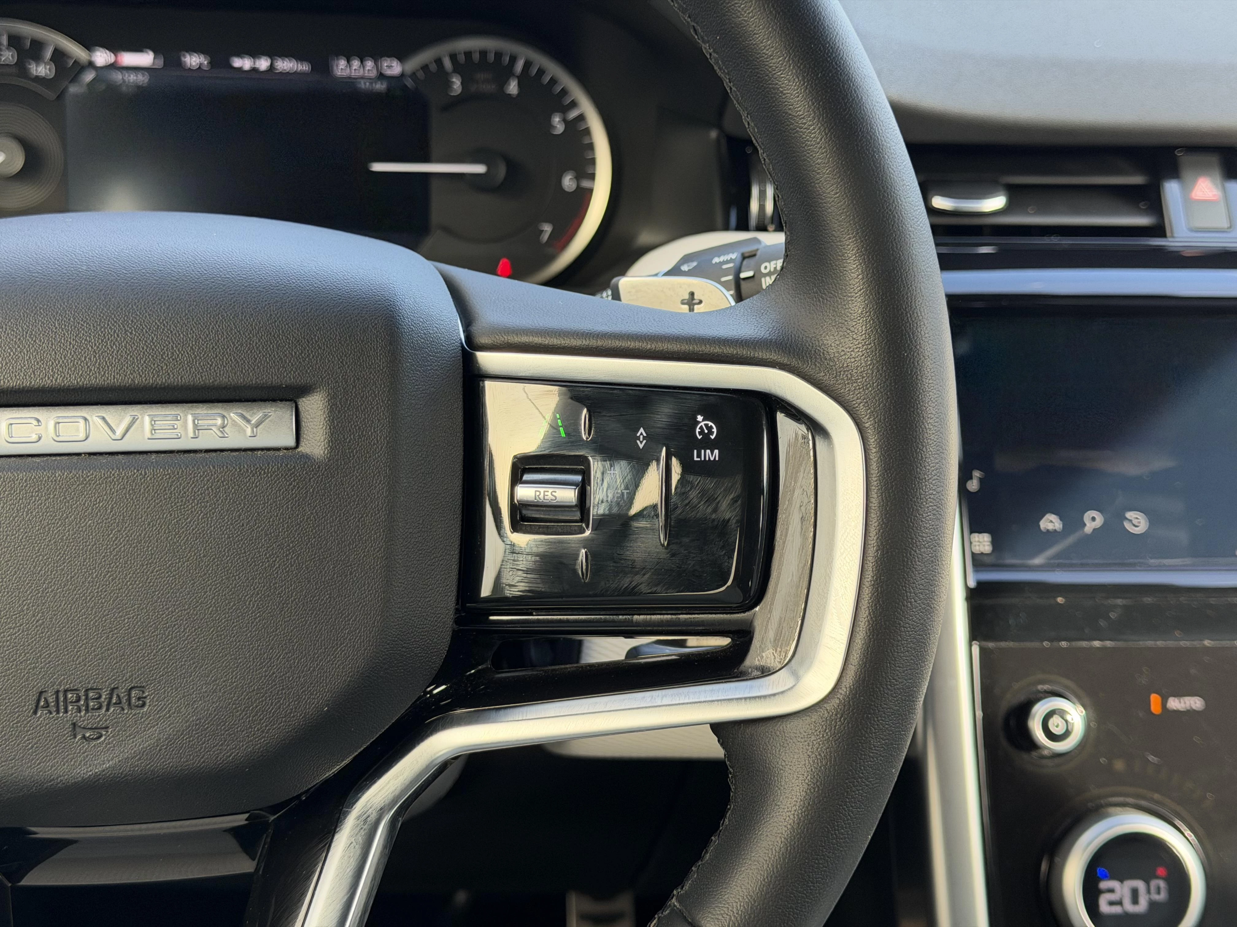 Land Rover-Discovery Sport-image-17