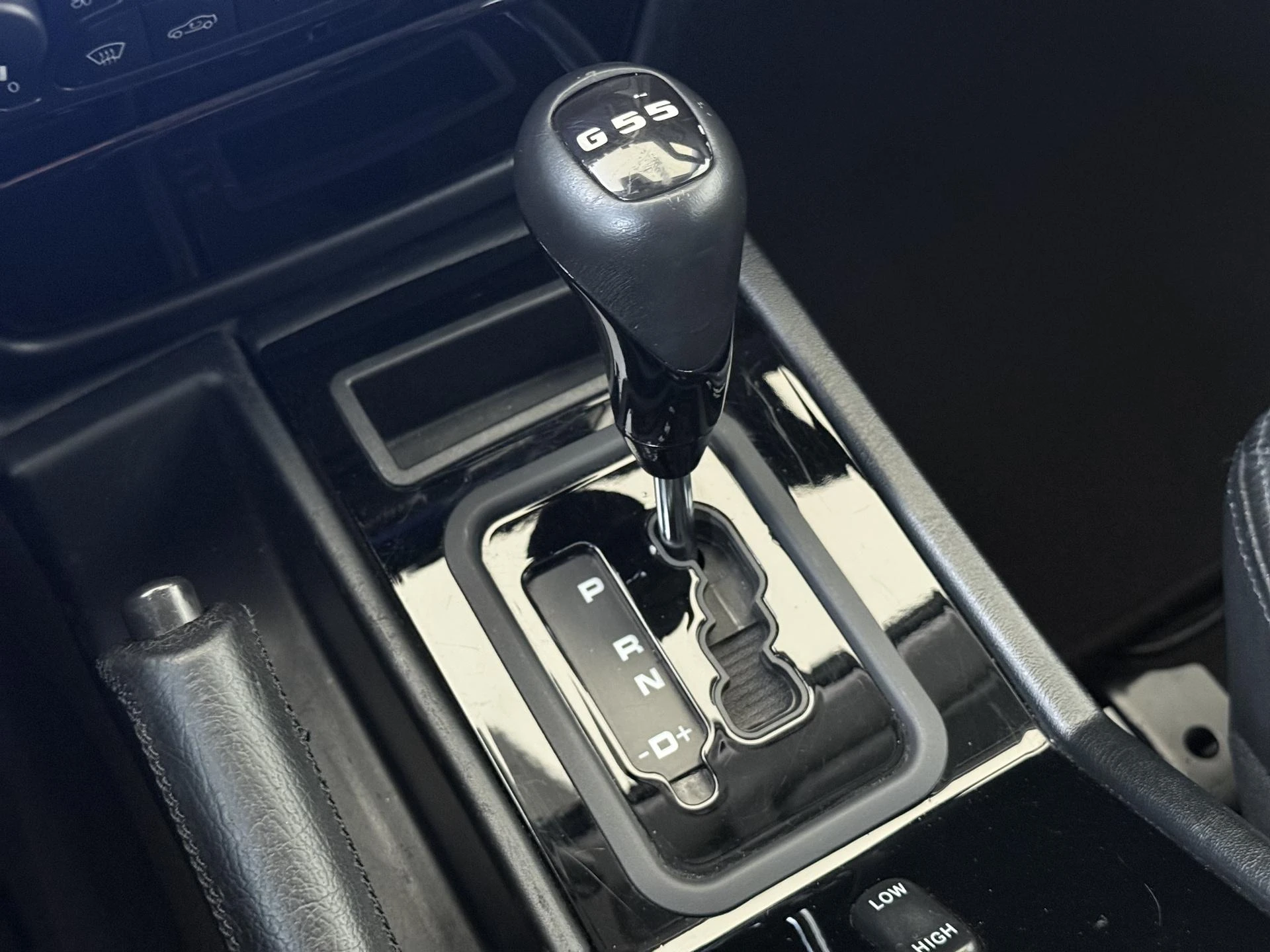 Mercedes-Benz-G-Klasse-image-22