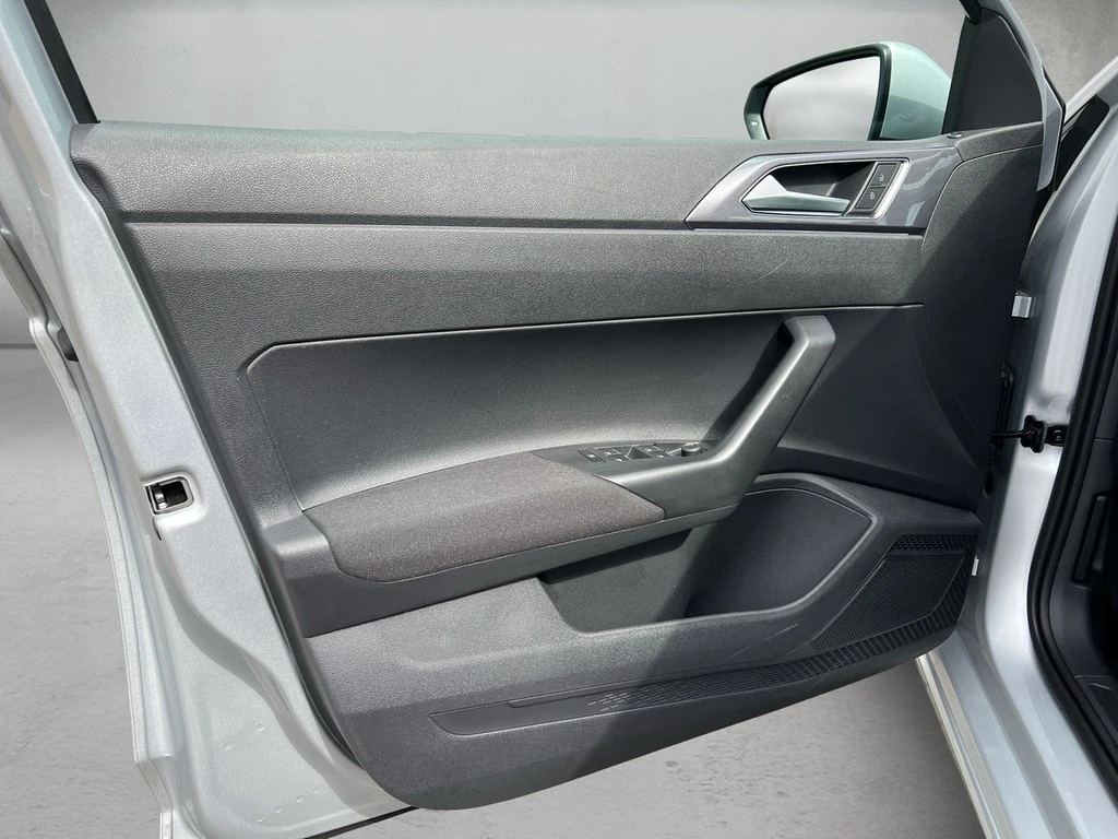 Volkswagen-Polo-image-5