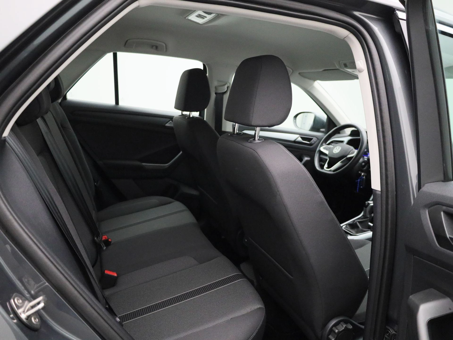 Volkswagen-T-Roc-image-35