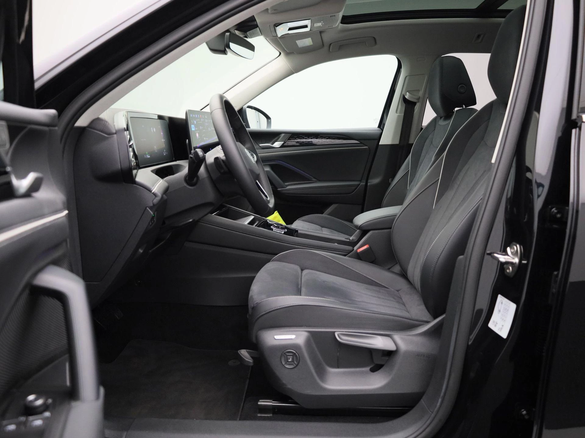 Volkswagen-Tiguan-image-10