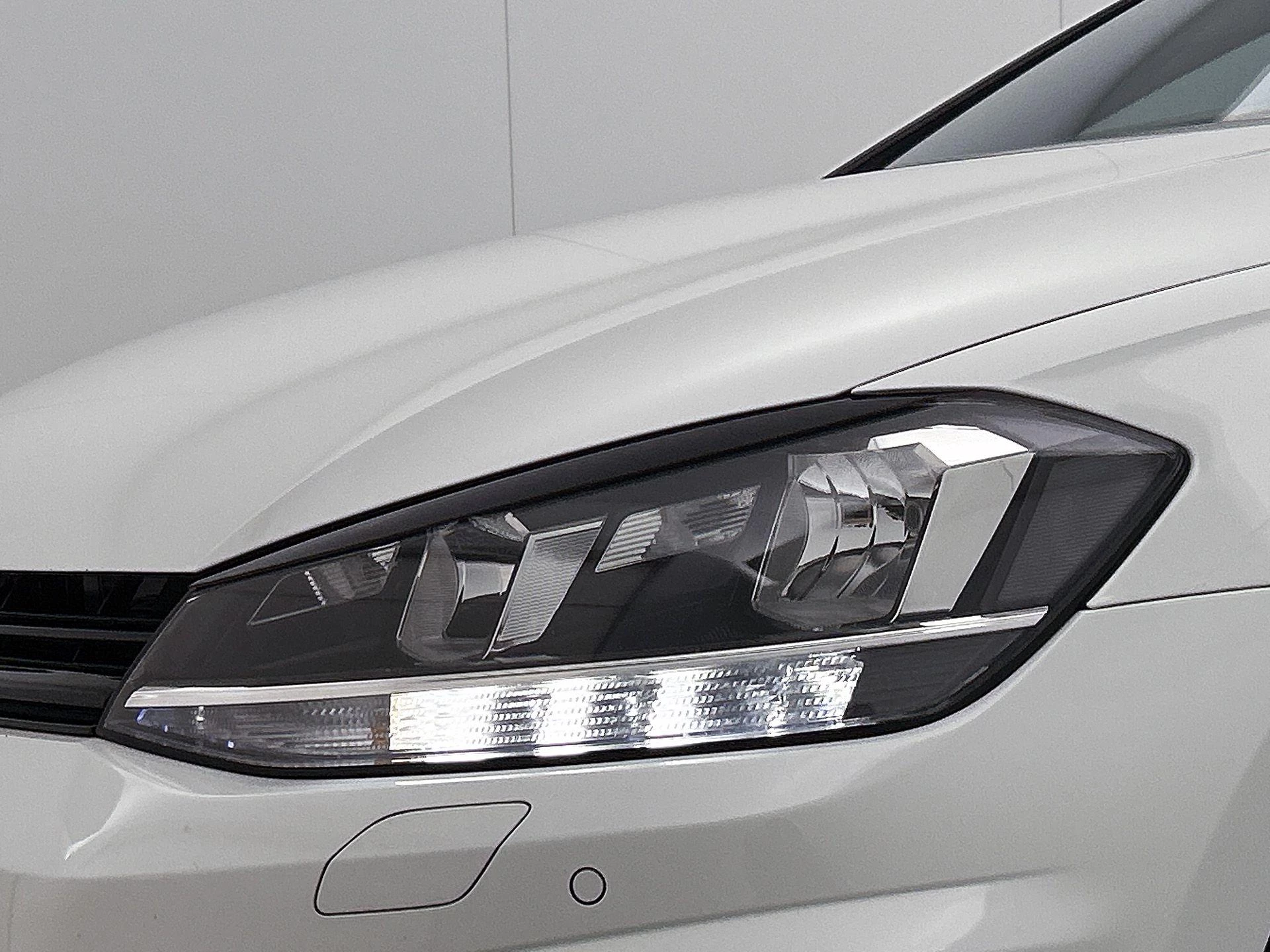Volkswagen-Golf-image-26