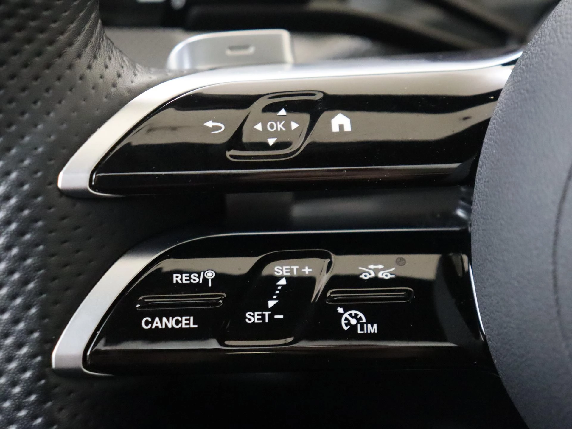 Mercedes-Benz-C-Klasse-image-11