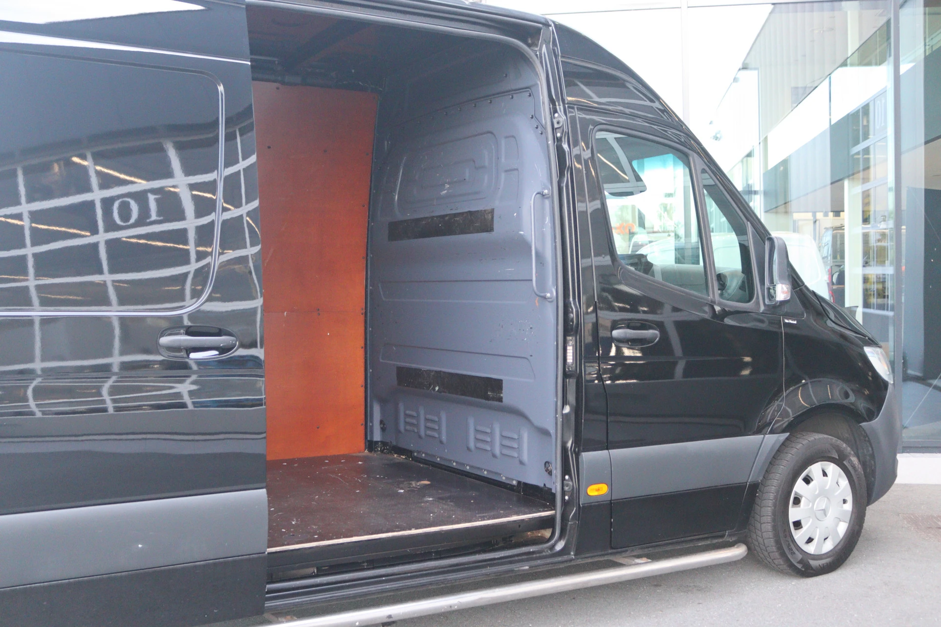 Mercedes-Benz-Sprinter-image-9