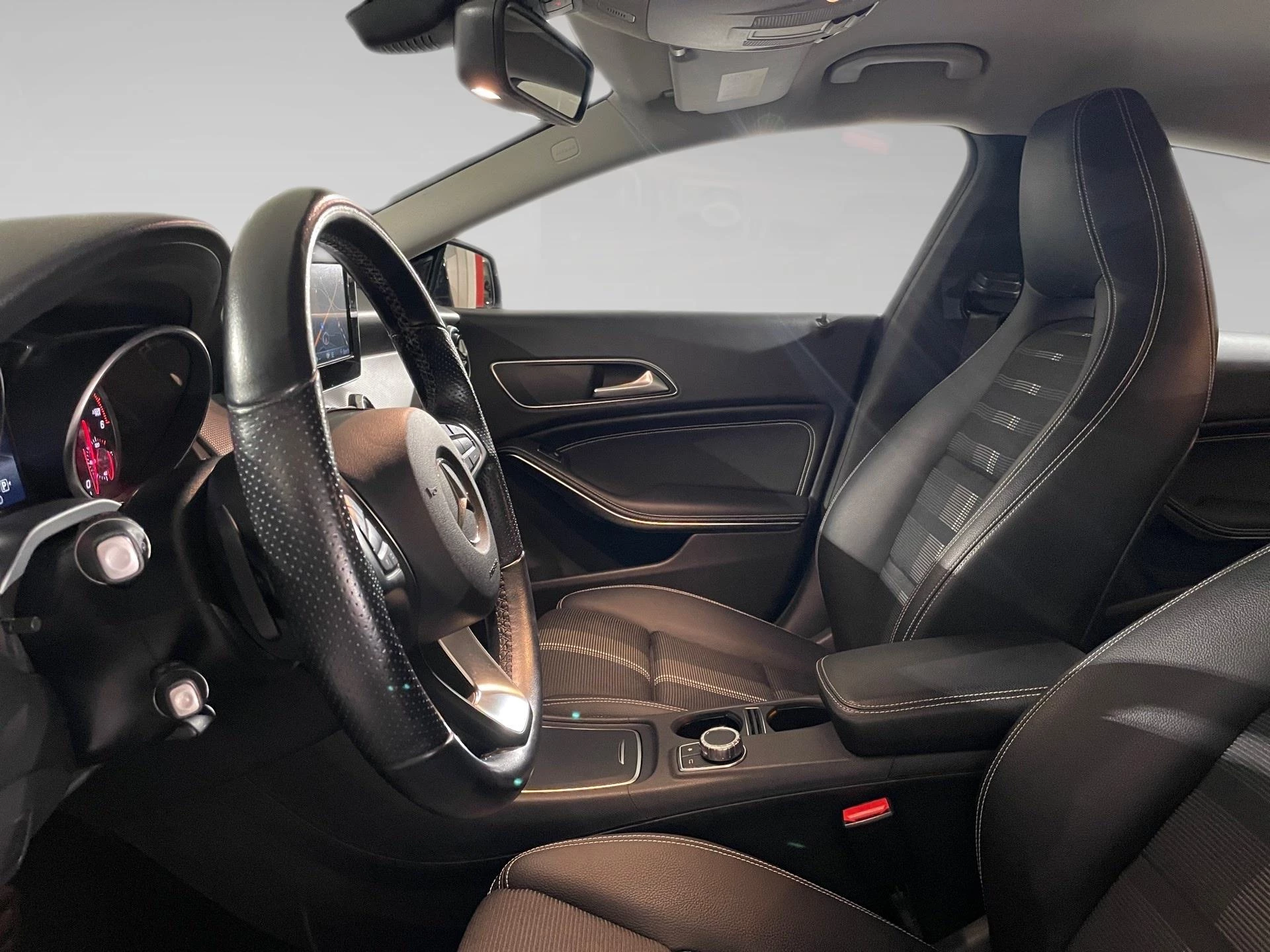 Mercedes-Benz-CLA-image-3