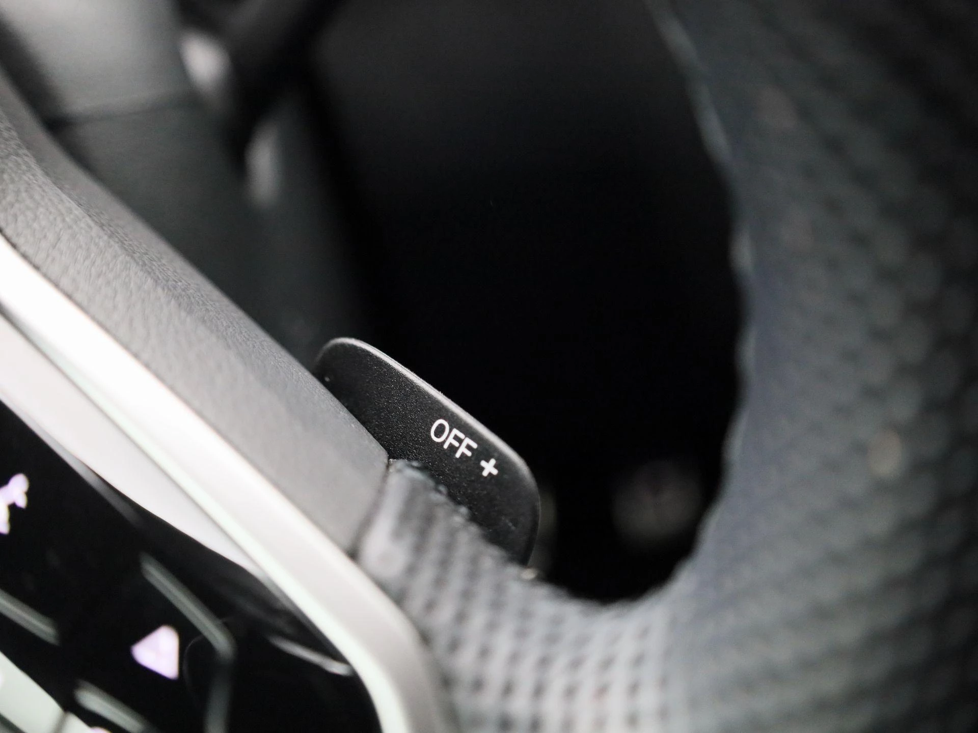 Volkswagen-Tiguan-image-23