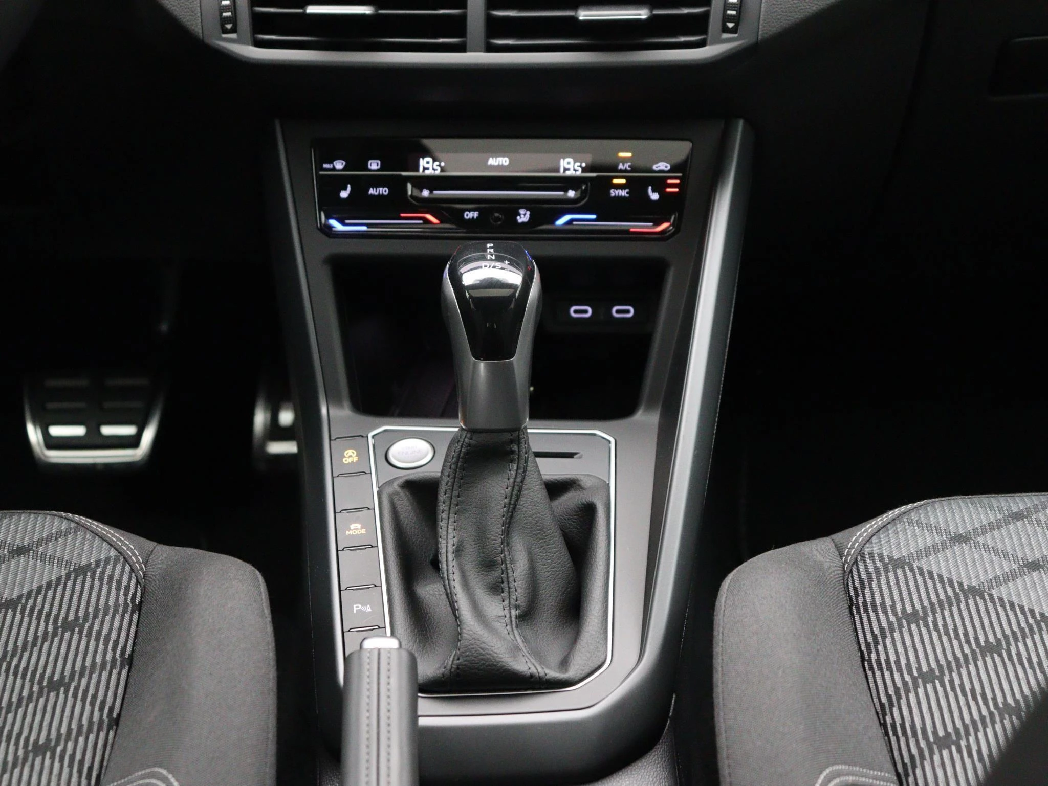 Volkswagen-Polo-image-8