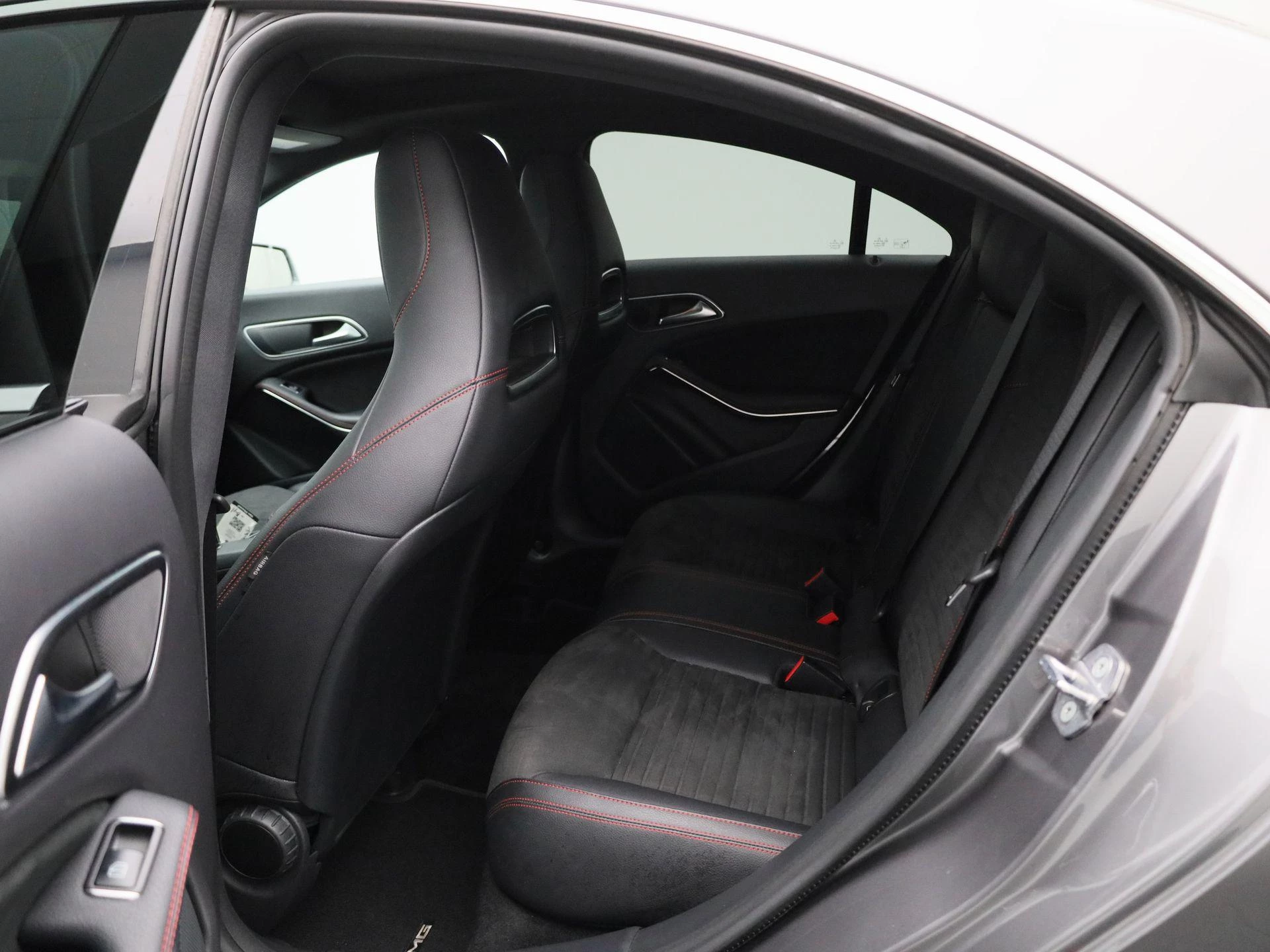 Mercedes-Benz-CLA-image-9