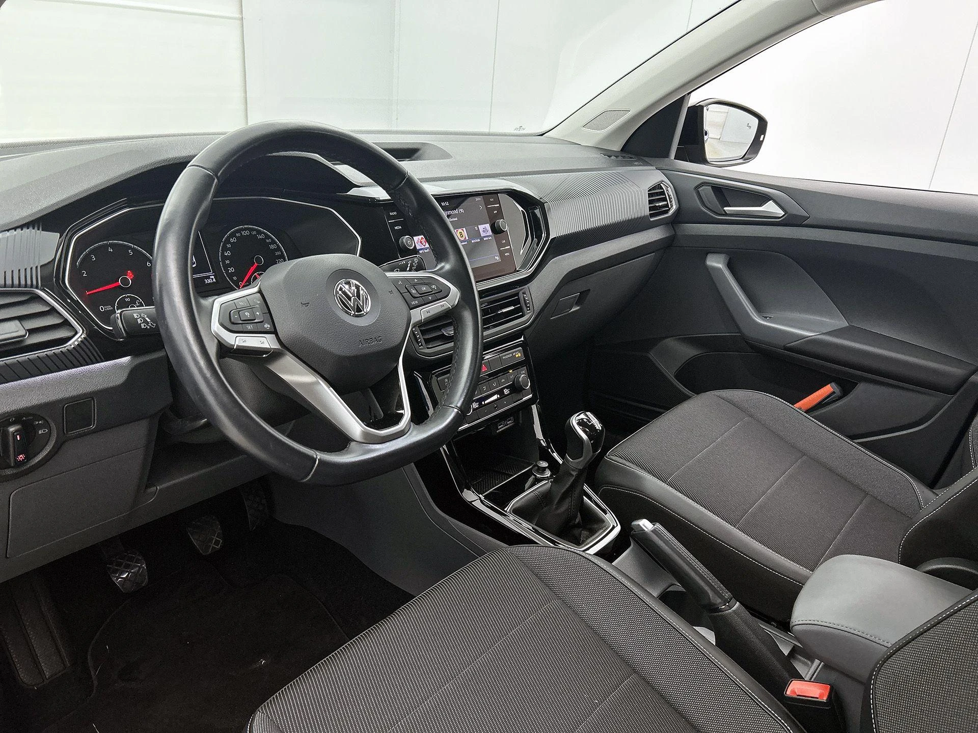 Volkswagen-T-Cross-image-18
