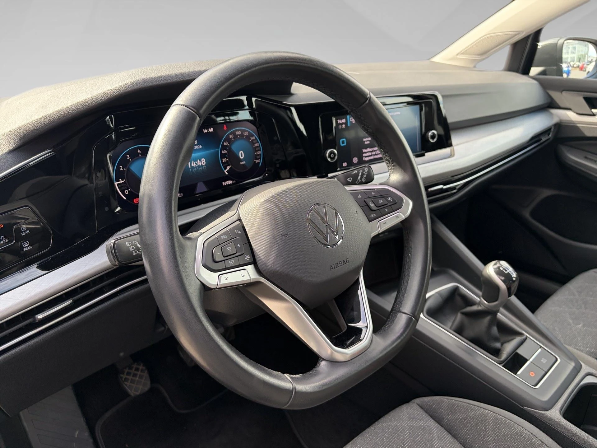 Volkswagen-Golf-image-4