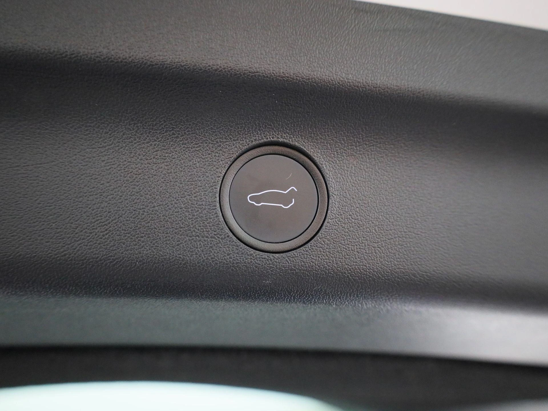 Tesla-Model Y-image-11
