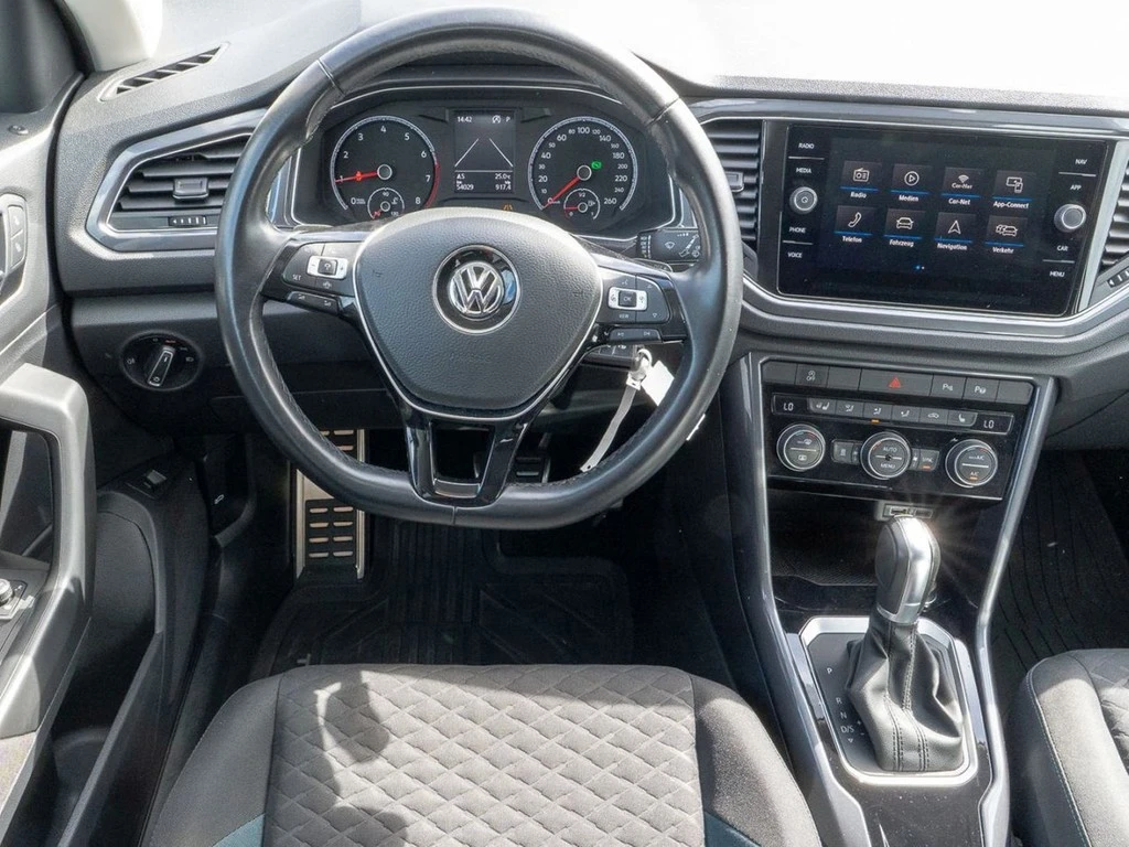 Volkswagen-T-Roc-image-12